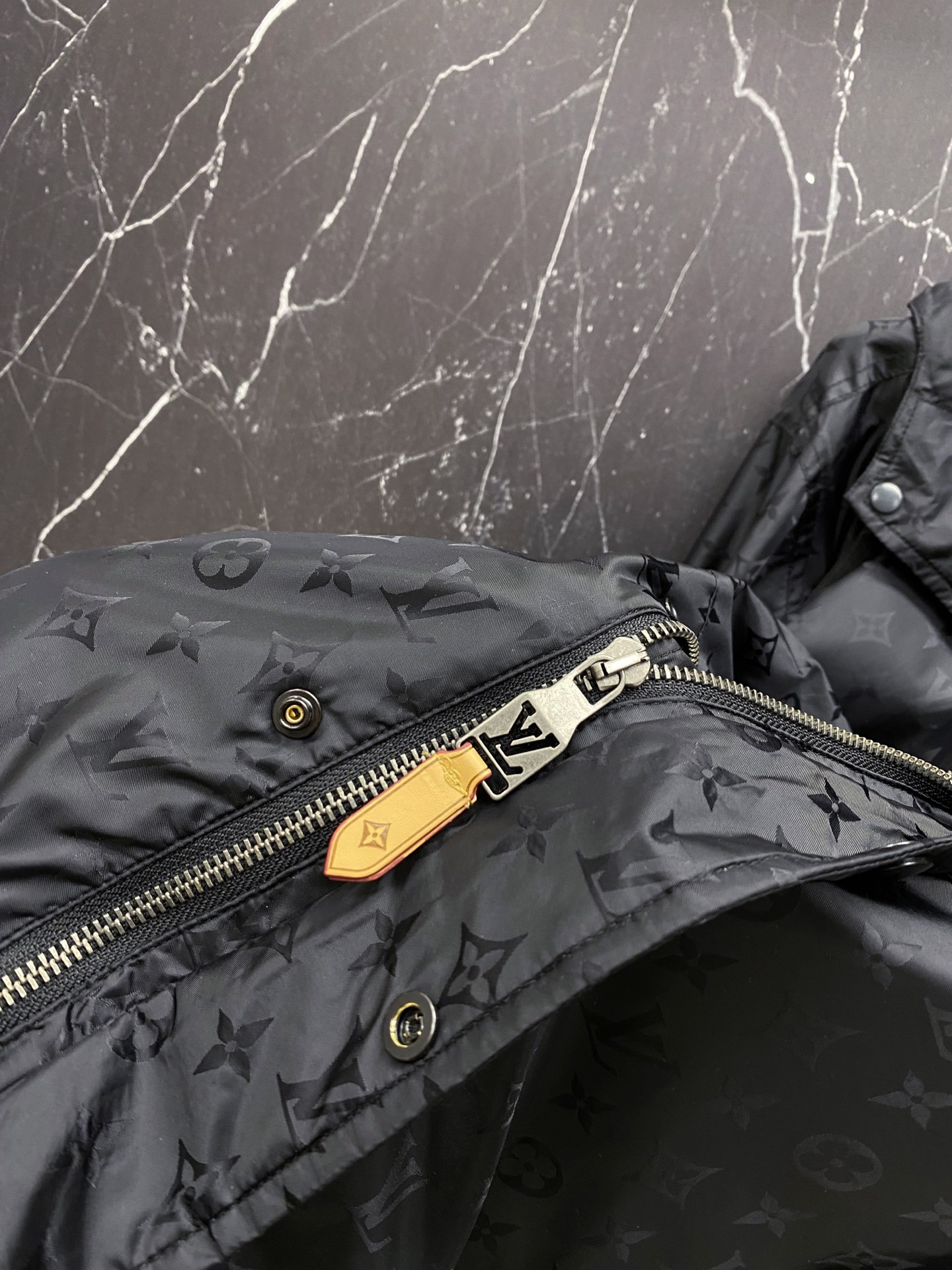 Louis Vuitton Jacket Black Hooded S-l
