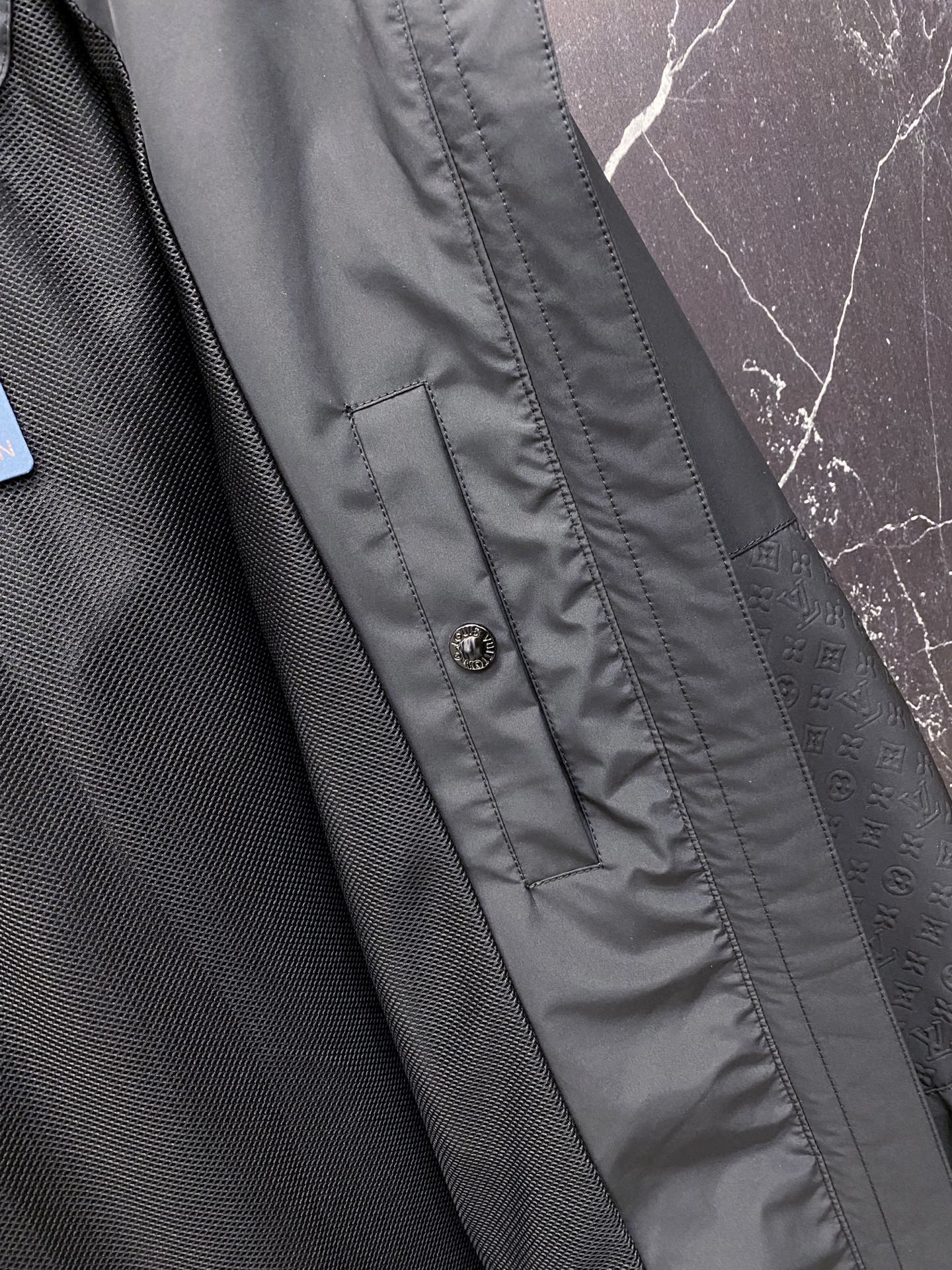 Louis Vuitton Jacket Black Hooded S-l