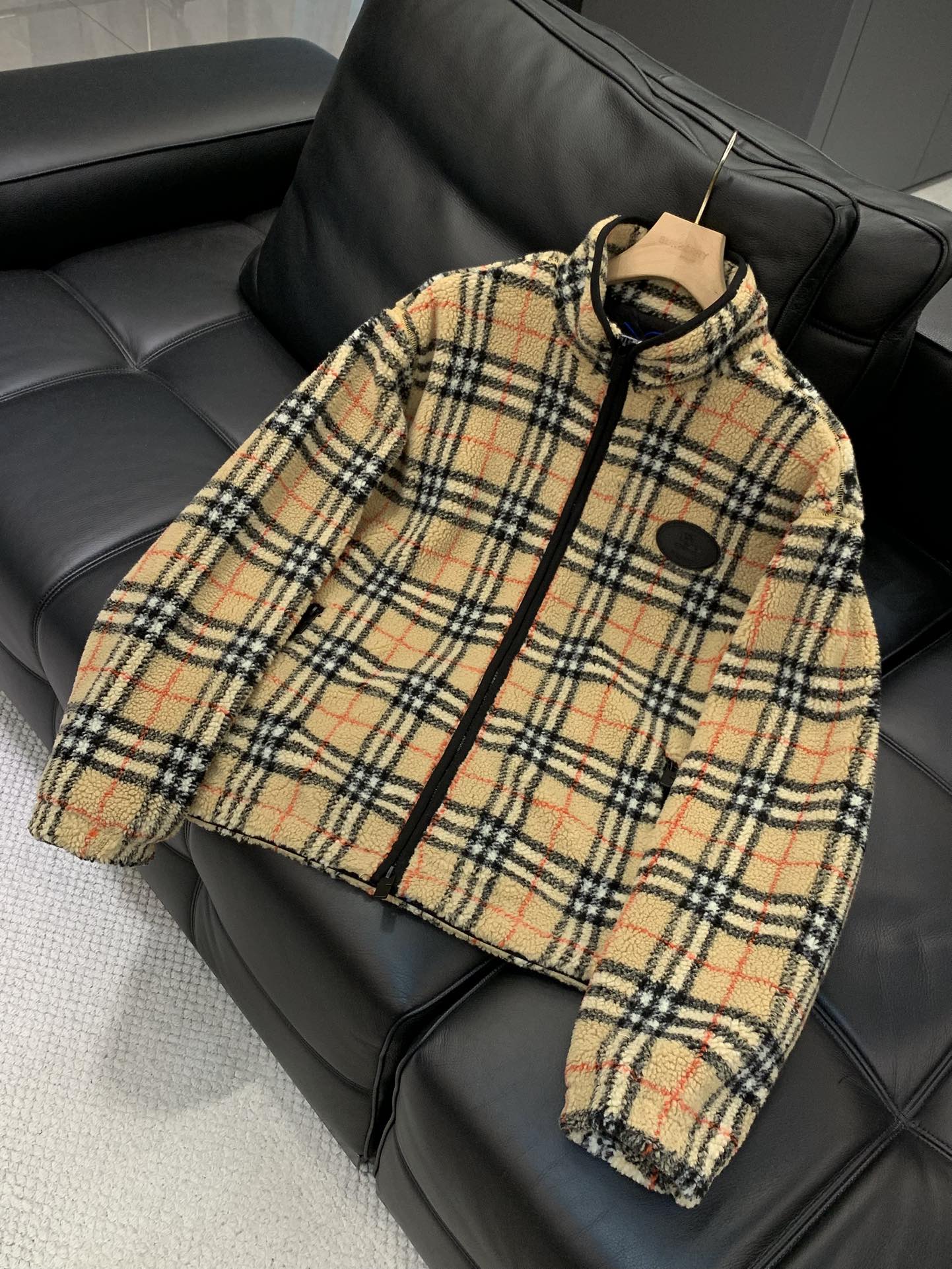 Burberry Basic Clothing L-xl