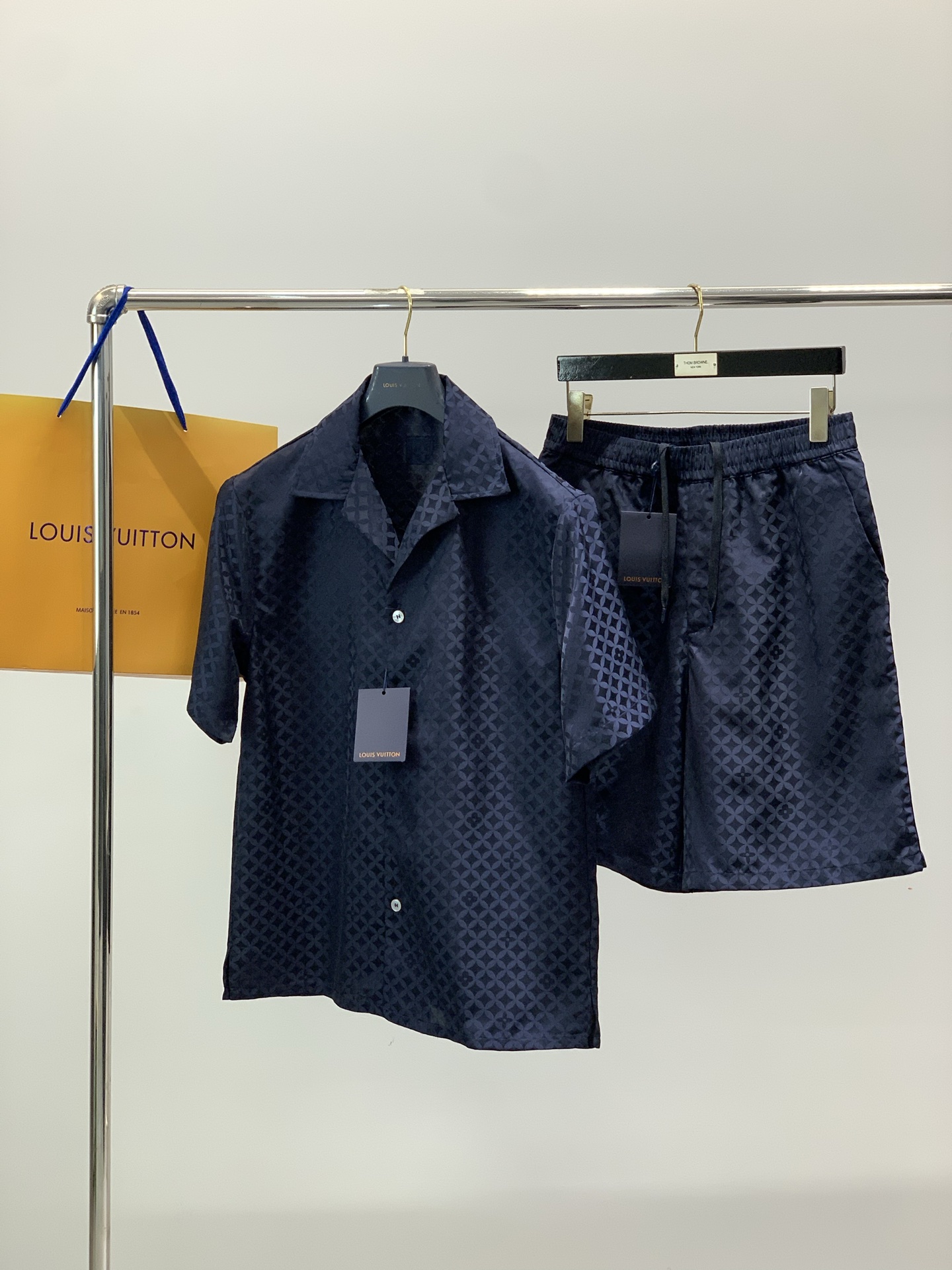 Louis Vuitton Basic Clothing S-m-l-xl