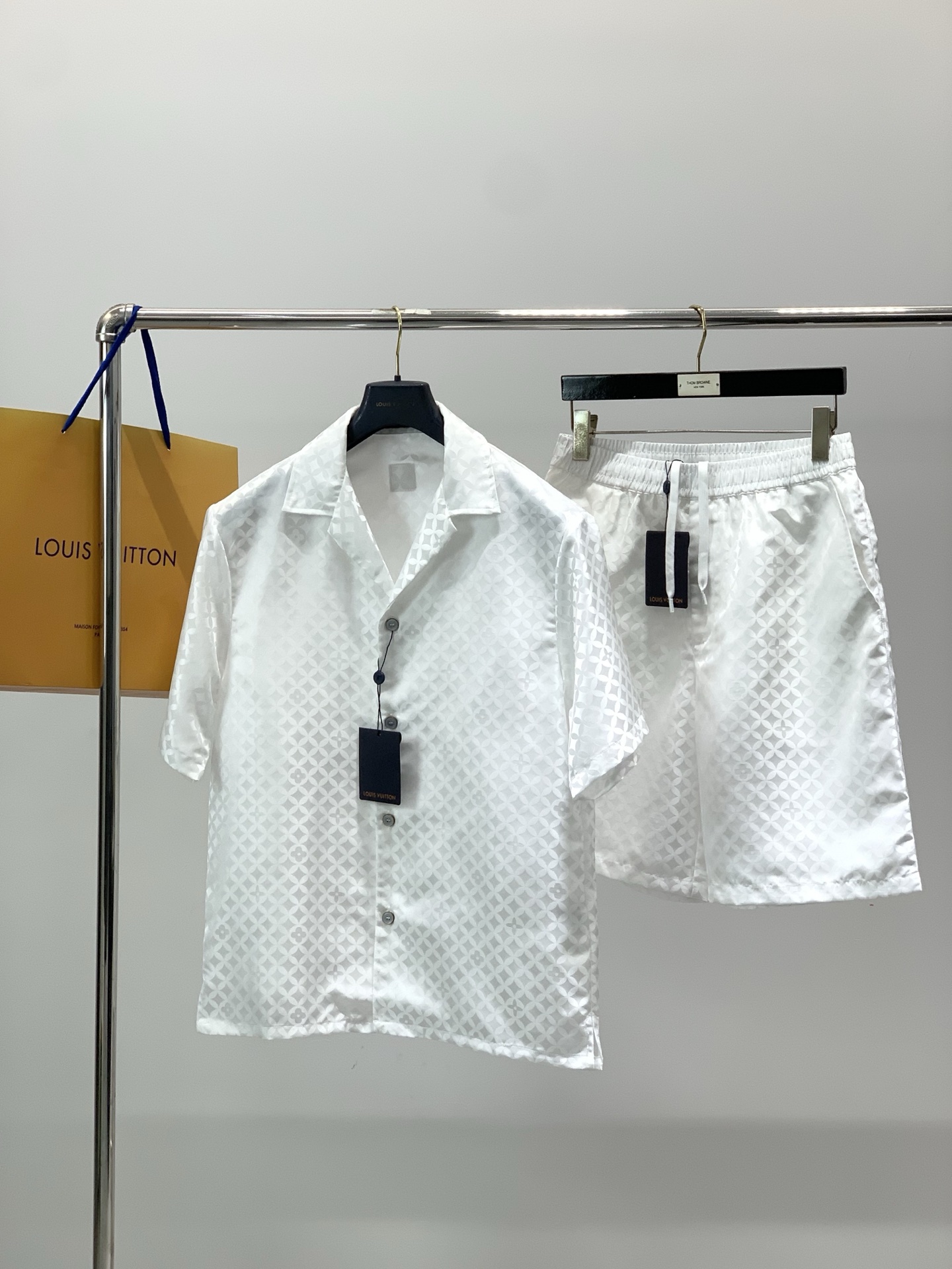 Louis Vuitton Basic Clothing S-m-l-xl