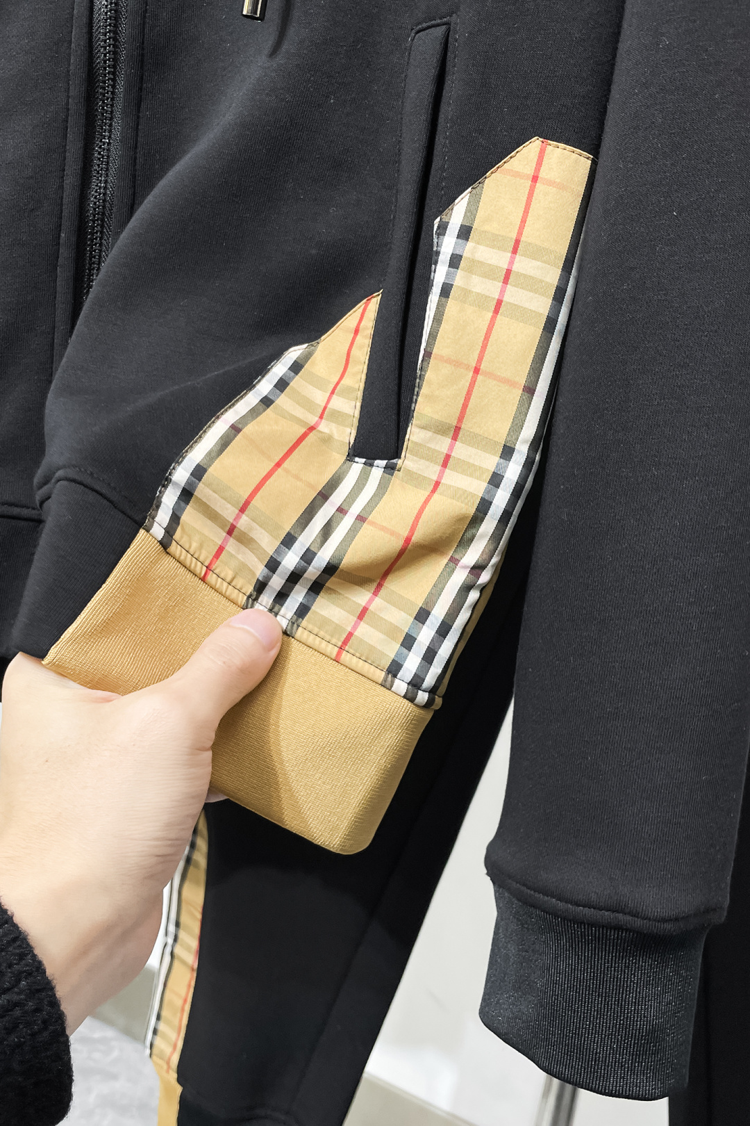 Burberry Basic Clothing Knitted M-xl