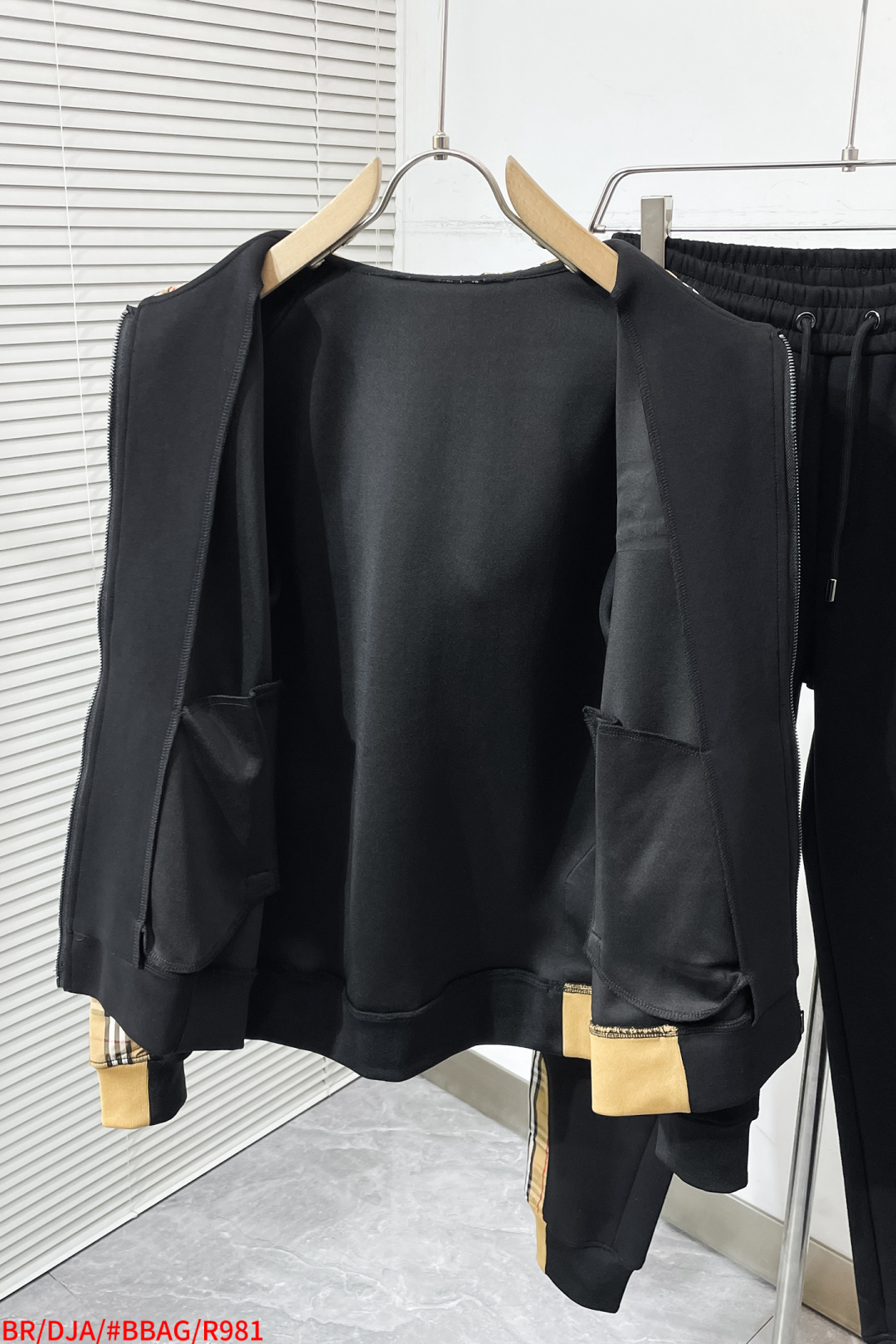 Burberry Basic Clothing Knitted M-xl