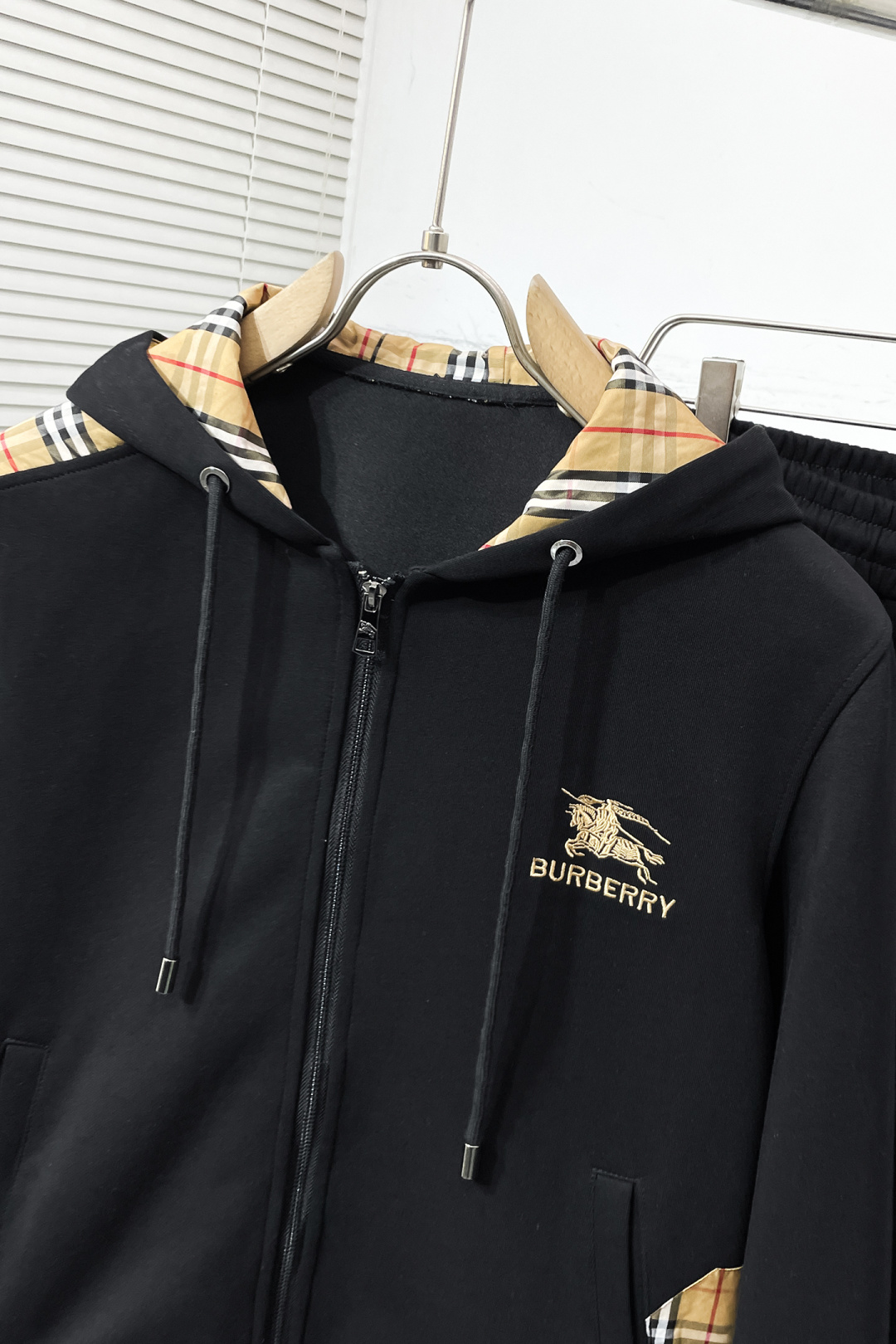 Burberry Basic Clothing Knitted M-xl