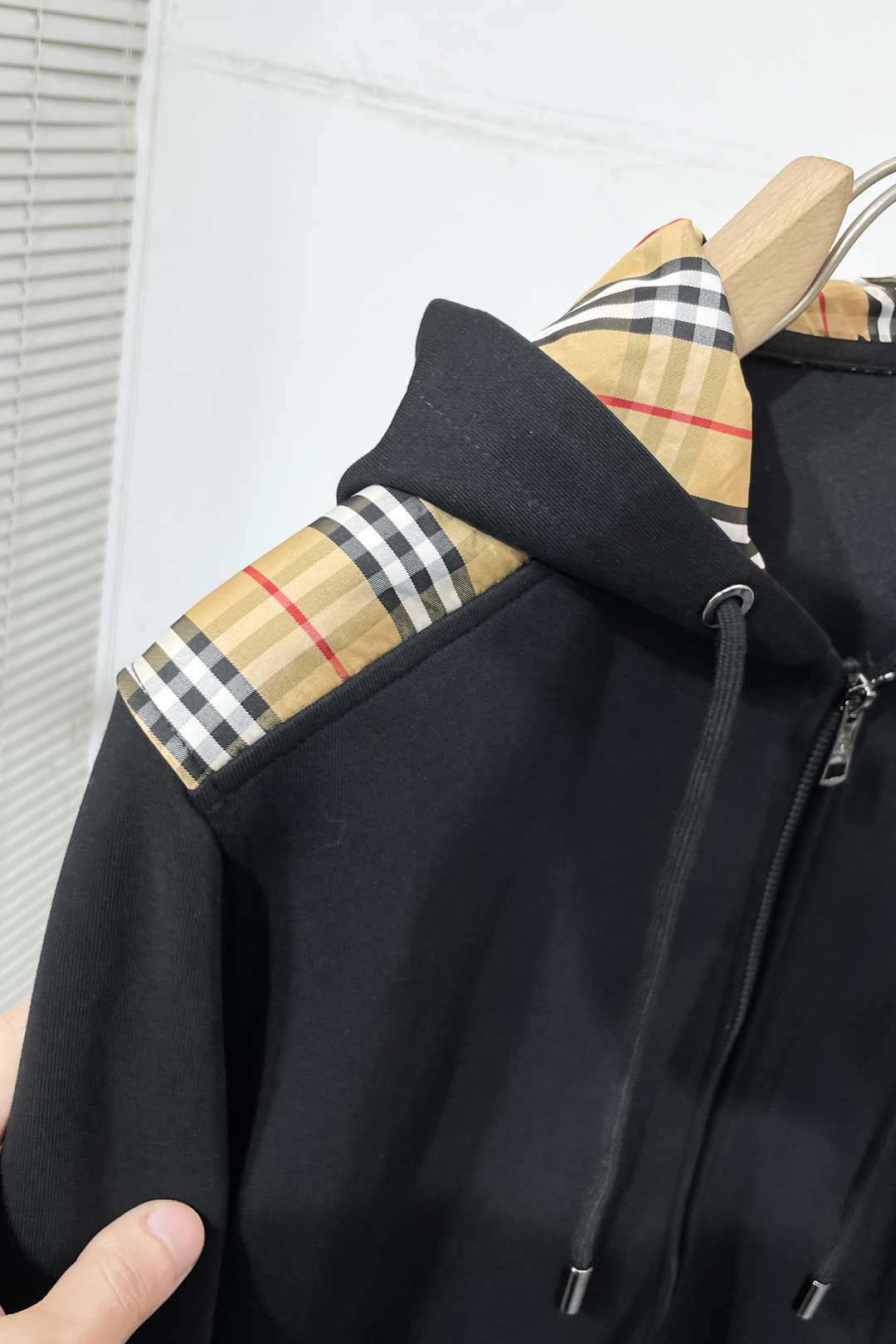 Burberry Basic Clothing Knitted M-xl
