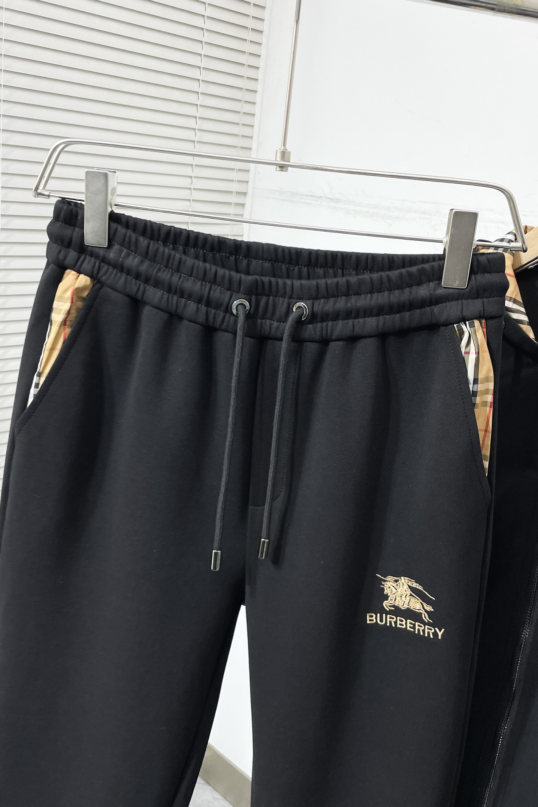 Burberry Basic Clothing Knitted M-xl