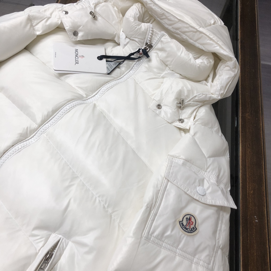 Moncler Female Down Jacket White M-l