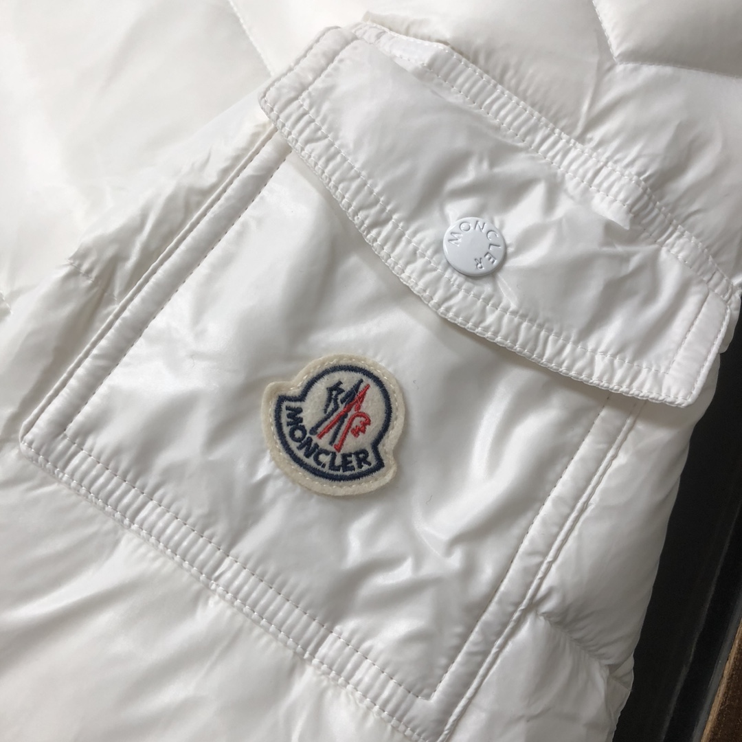 Moncler Female Down Jacket White M-l