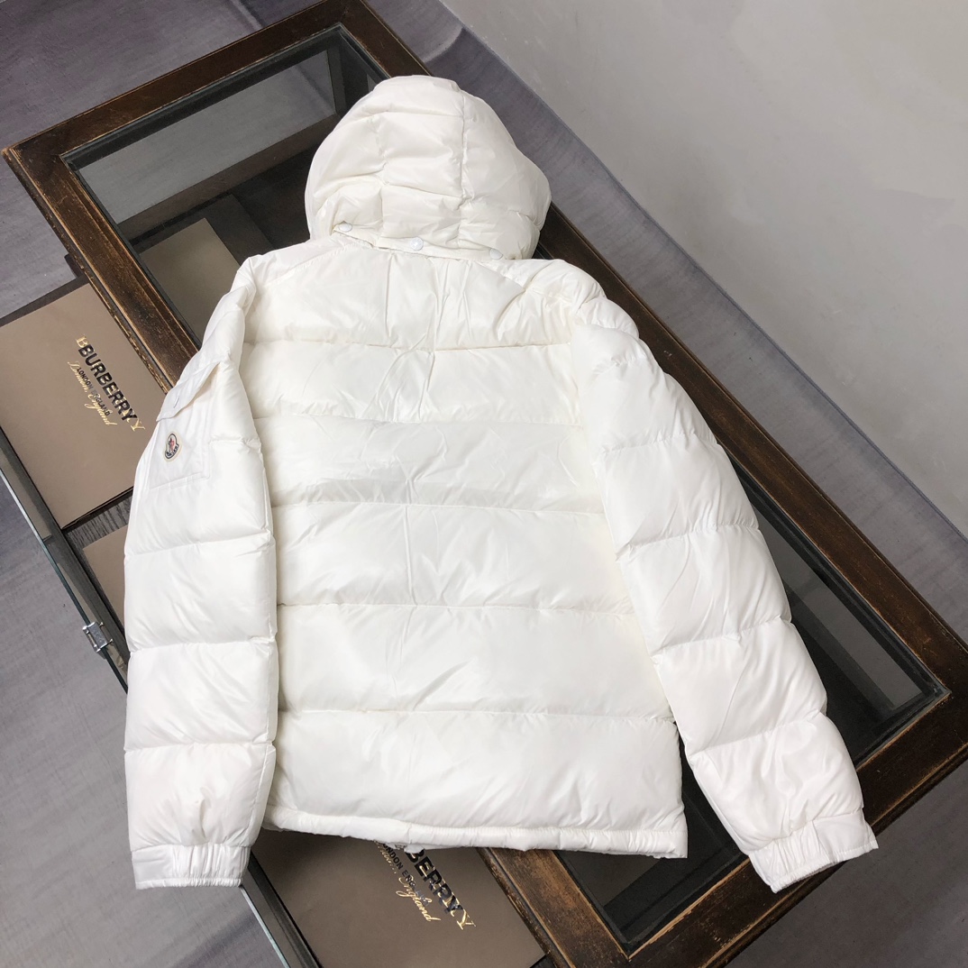 Moncler Female Down Jacket White M-l