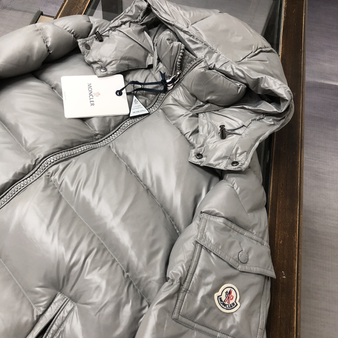 Moncler Female Down Jacket White M-l