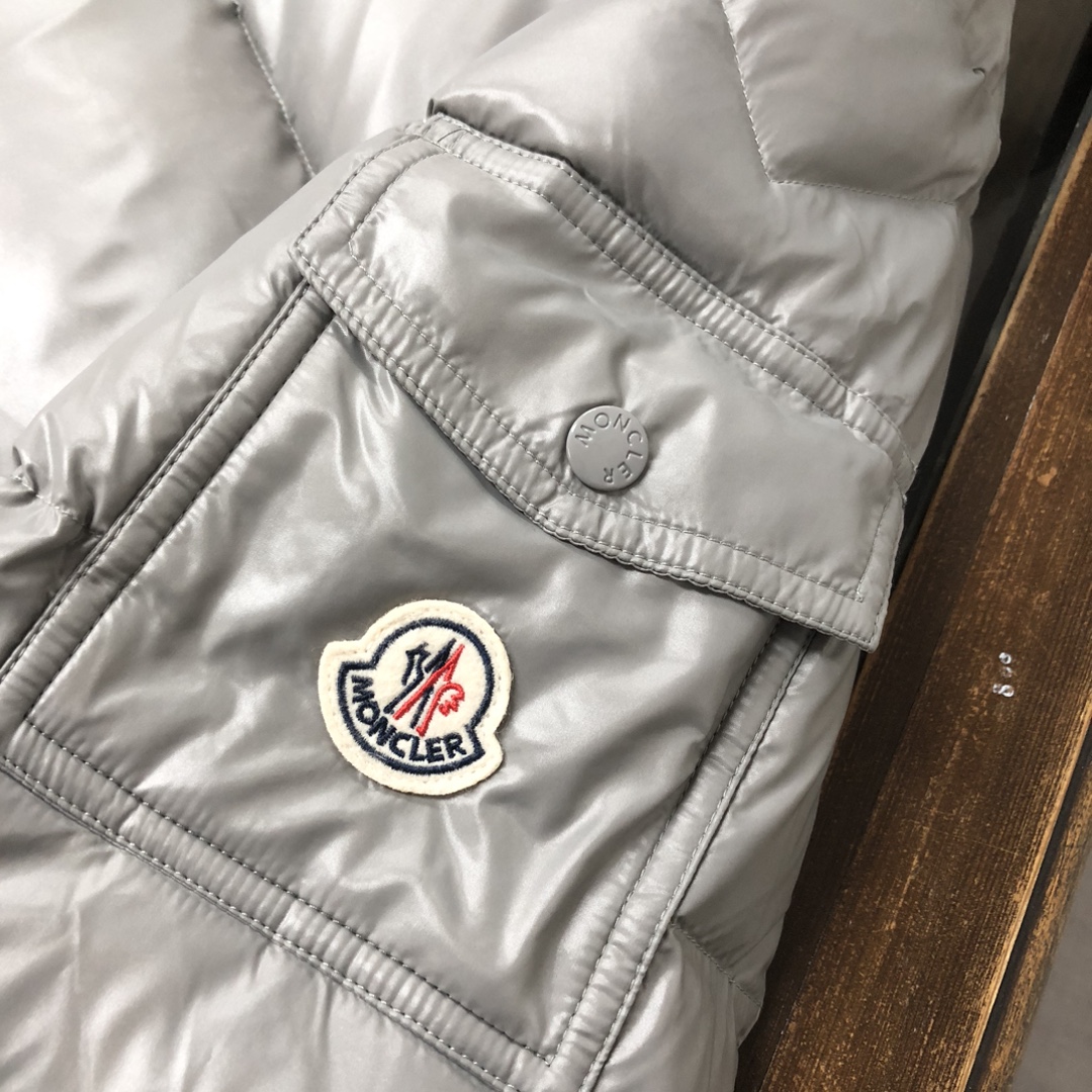 Moncler Female Down Jacket White M-l