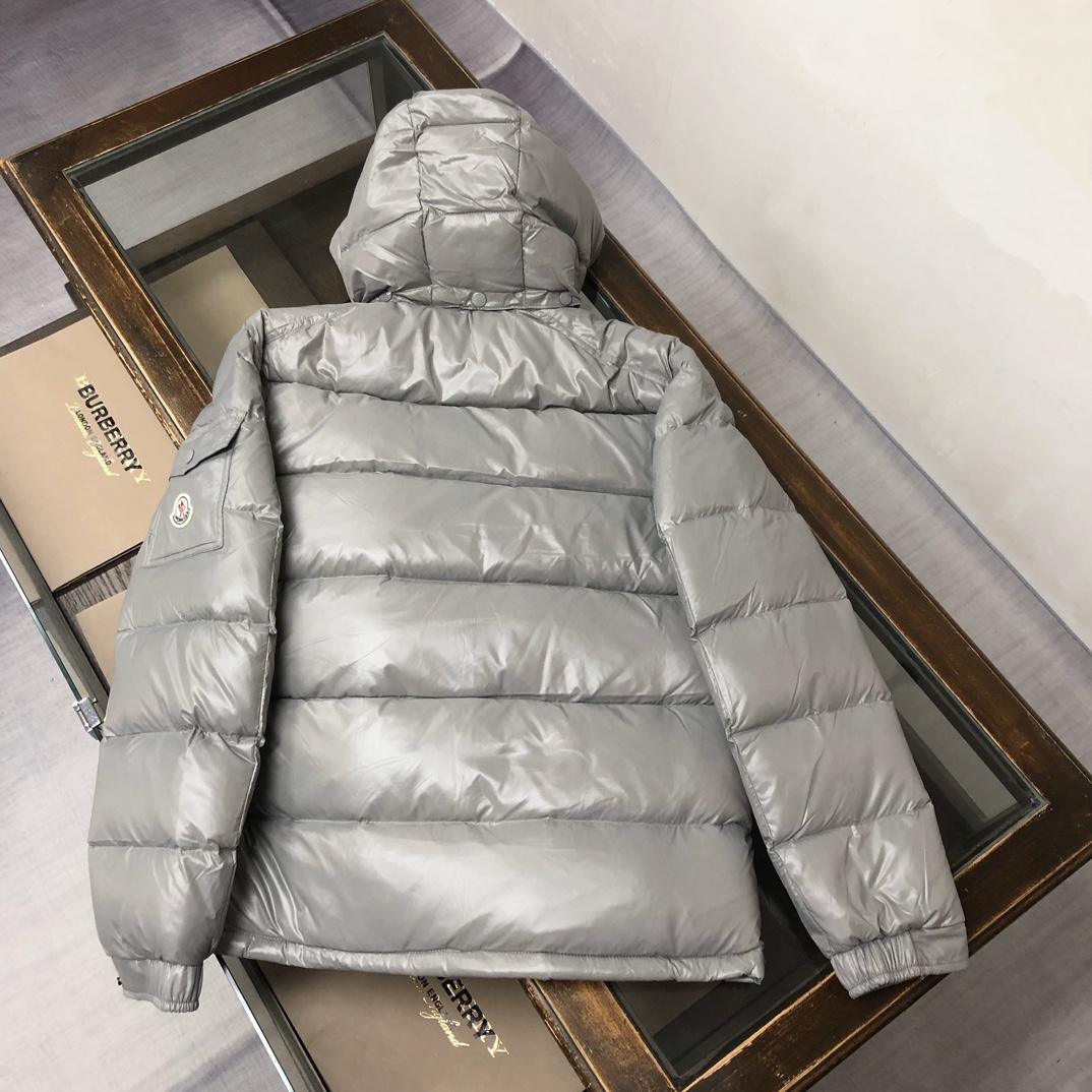 Moncler Female Down Jacket White M-l
