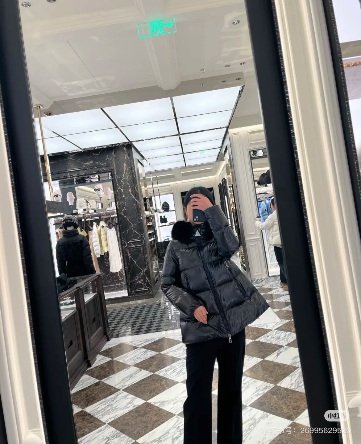 Moncler Down Jacket Black M-l