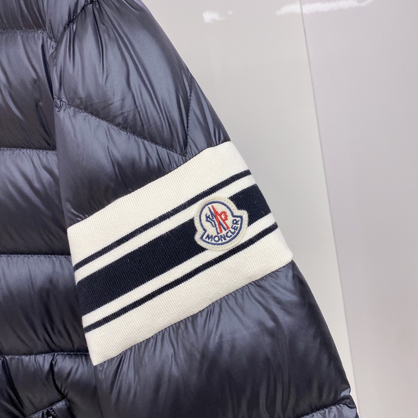 Moncler Down Jacket White Duck Down Black Hooded M-l