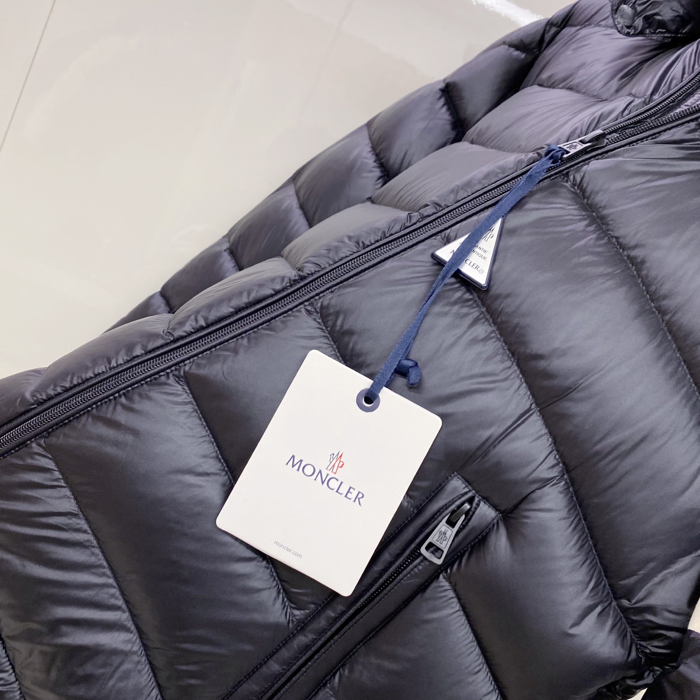 Moncler Down Jacket White Duck Down Black Hooded M-l