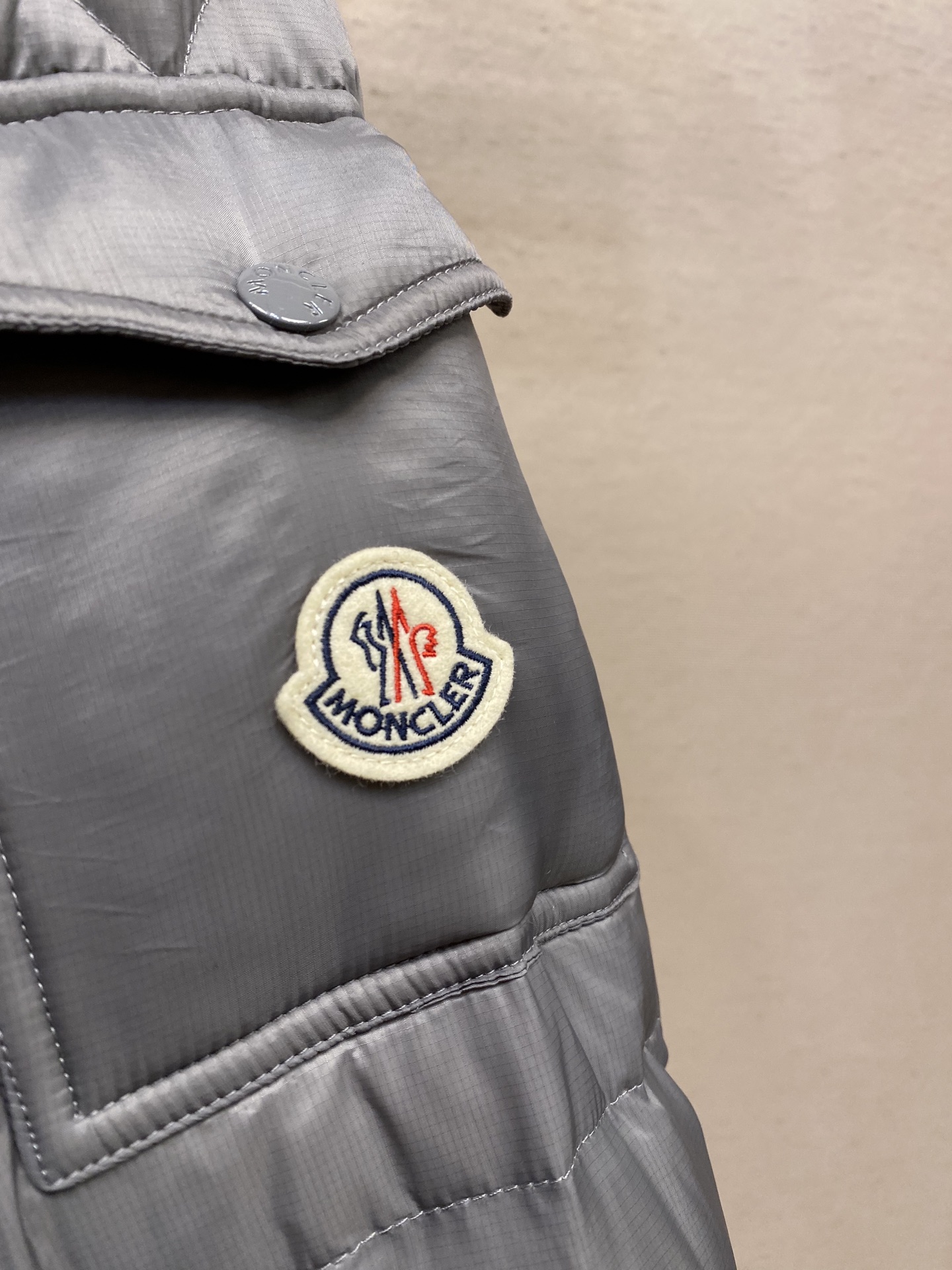 Moncler Female Down Jacket Hooded M-l