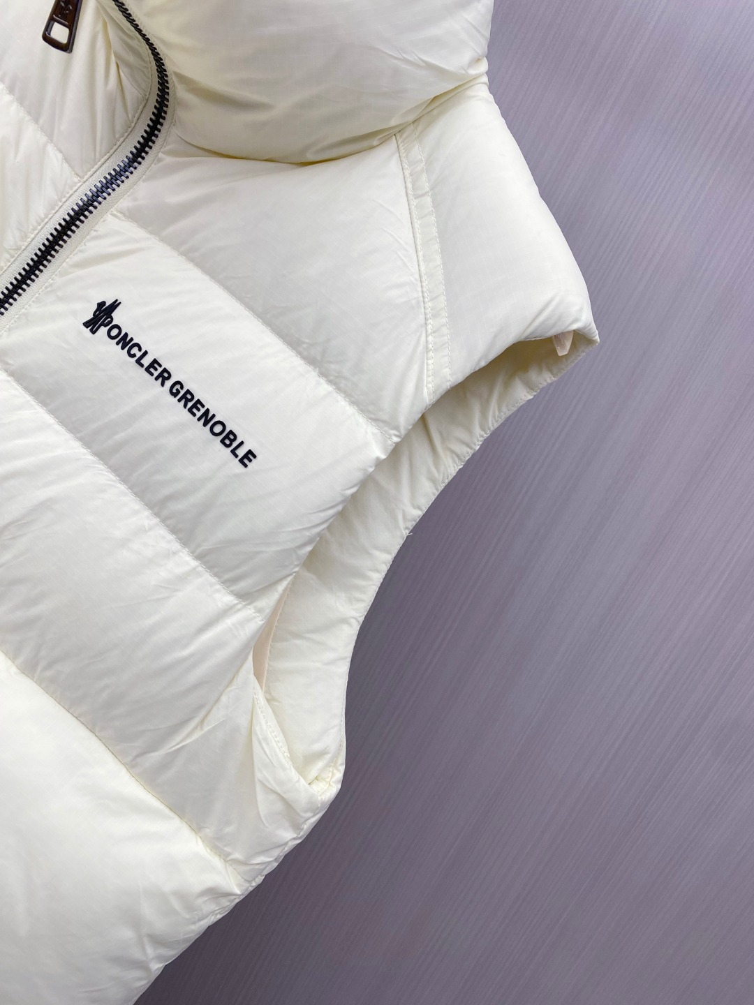 Moncler Down Vest White Duck Down Black M-l