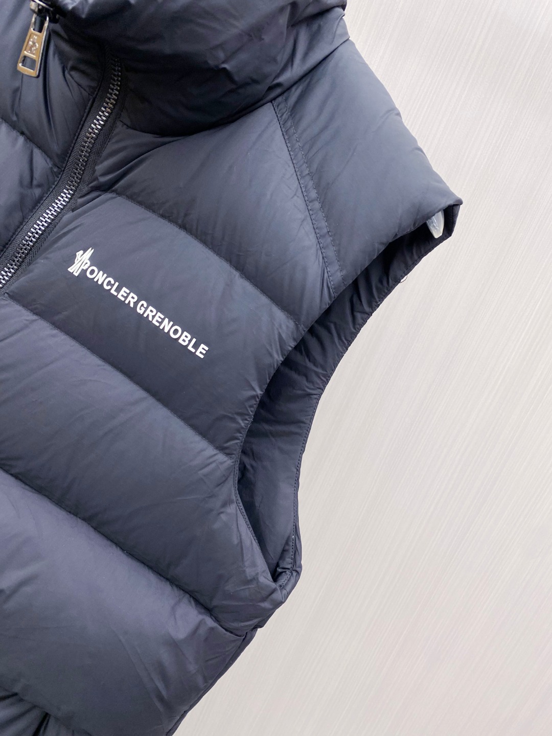 Moncler Down Vest White Duck Down Black M-l