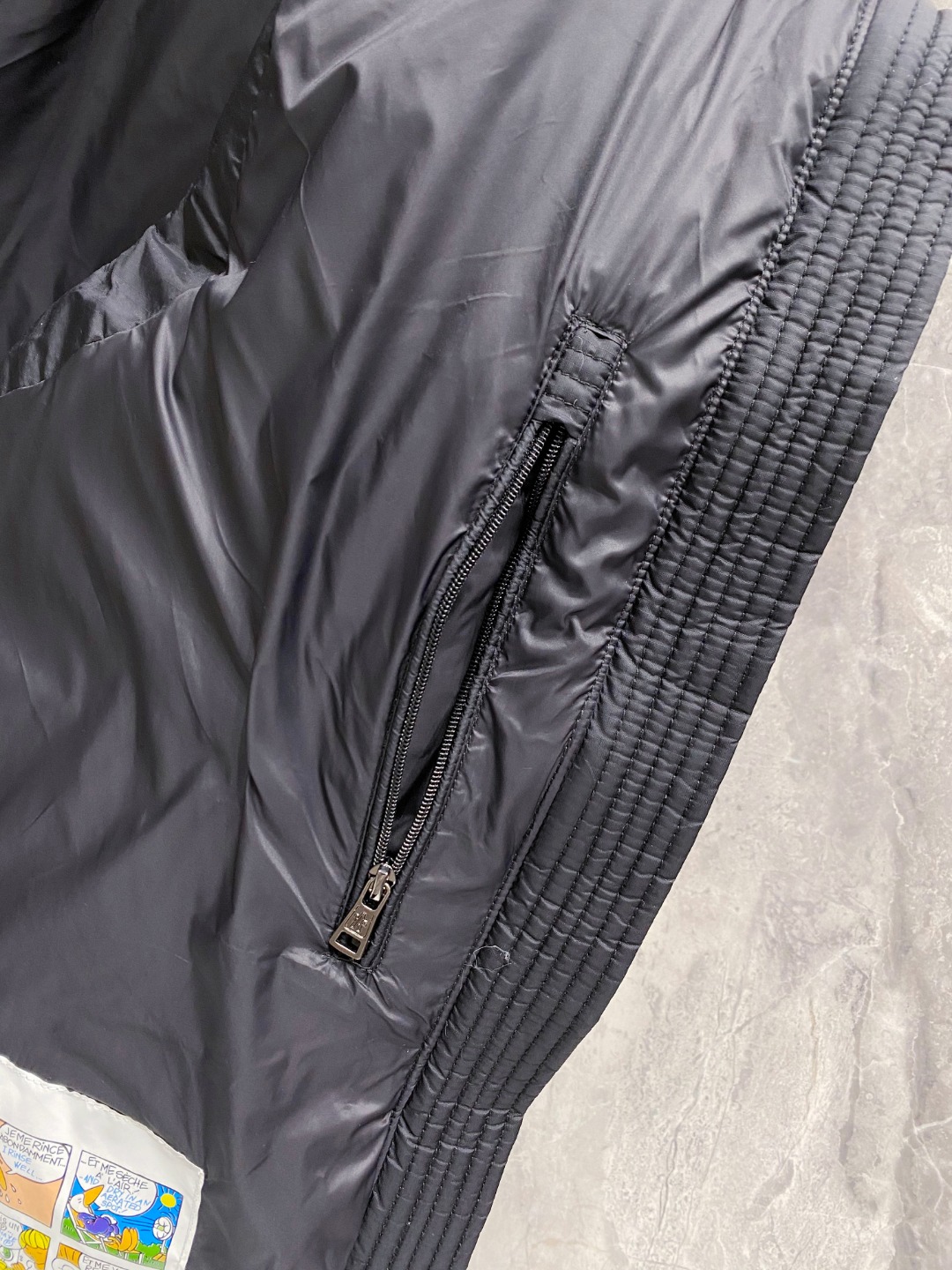 Moncler Down Vest White Duck Down Black M-l