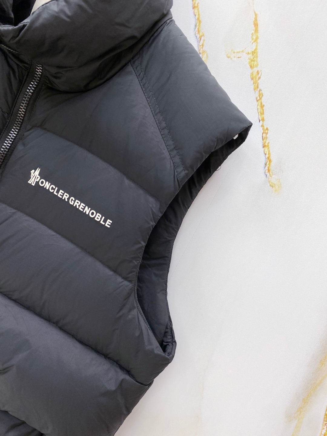 Moncler Down Vest White Duck Down Black M-l