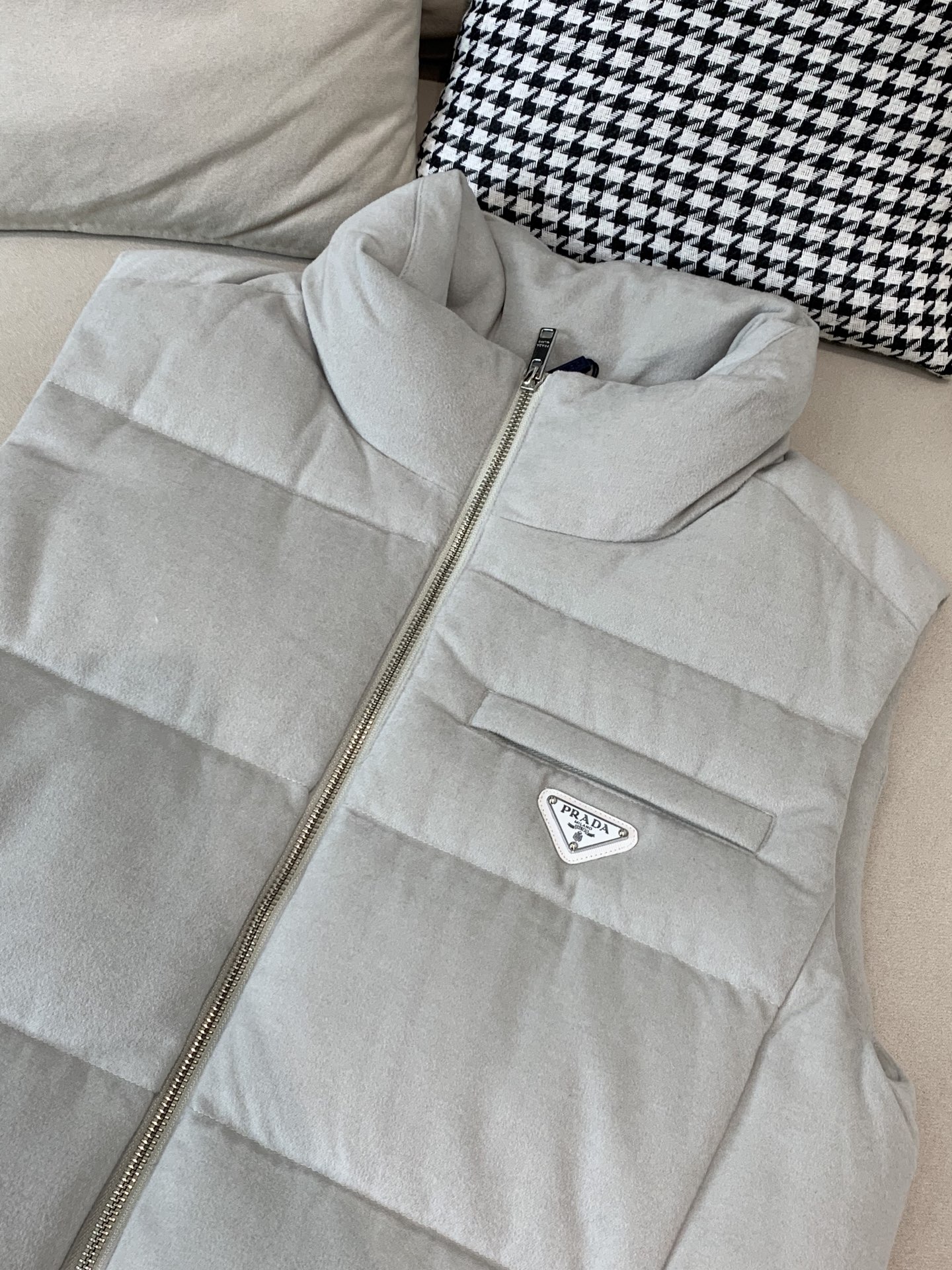 Prada Down Vest White Duck Down Black