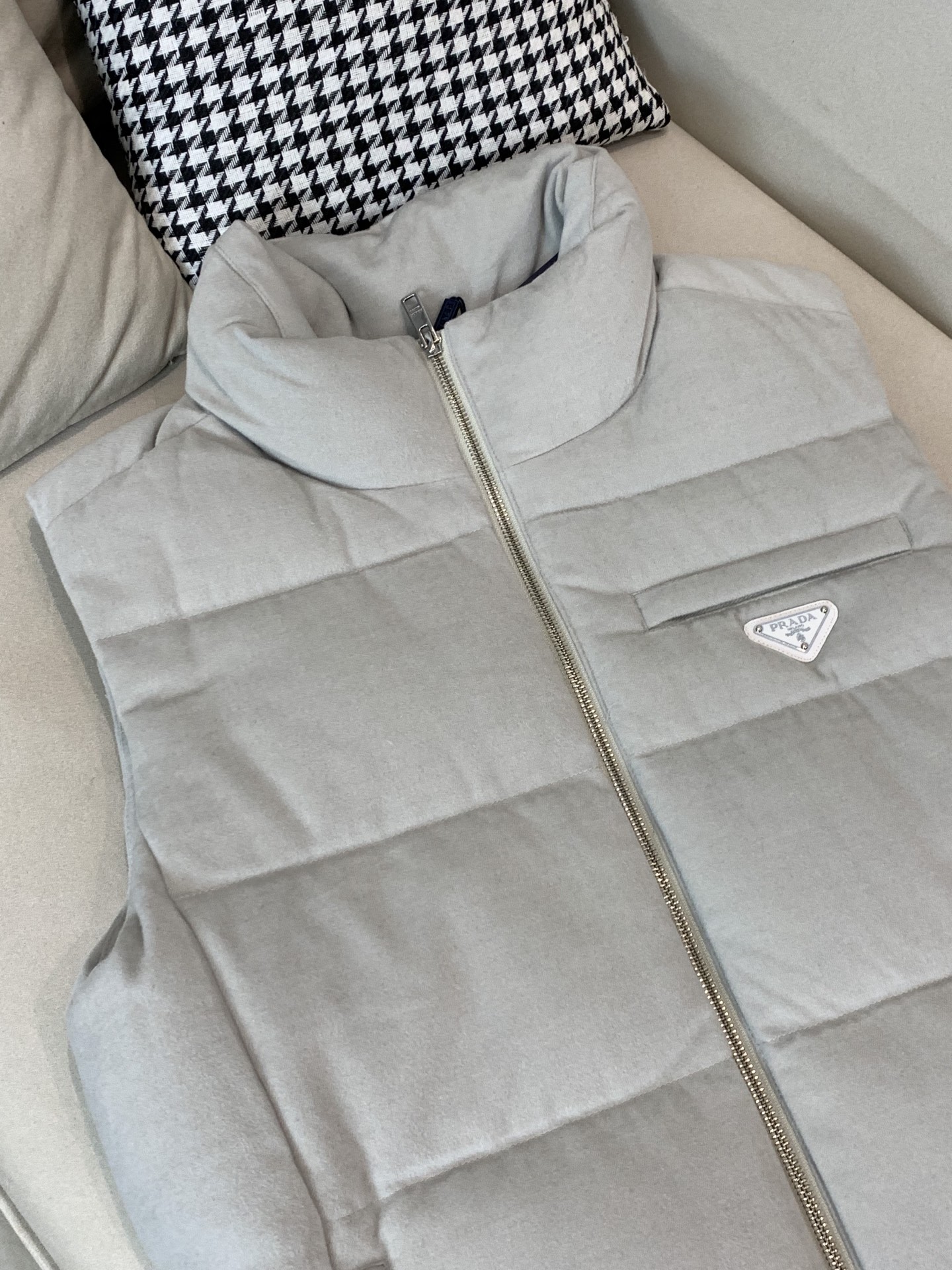 Prada Down Vest White Duck Down Black