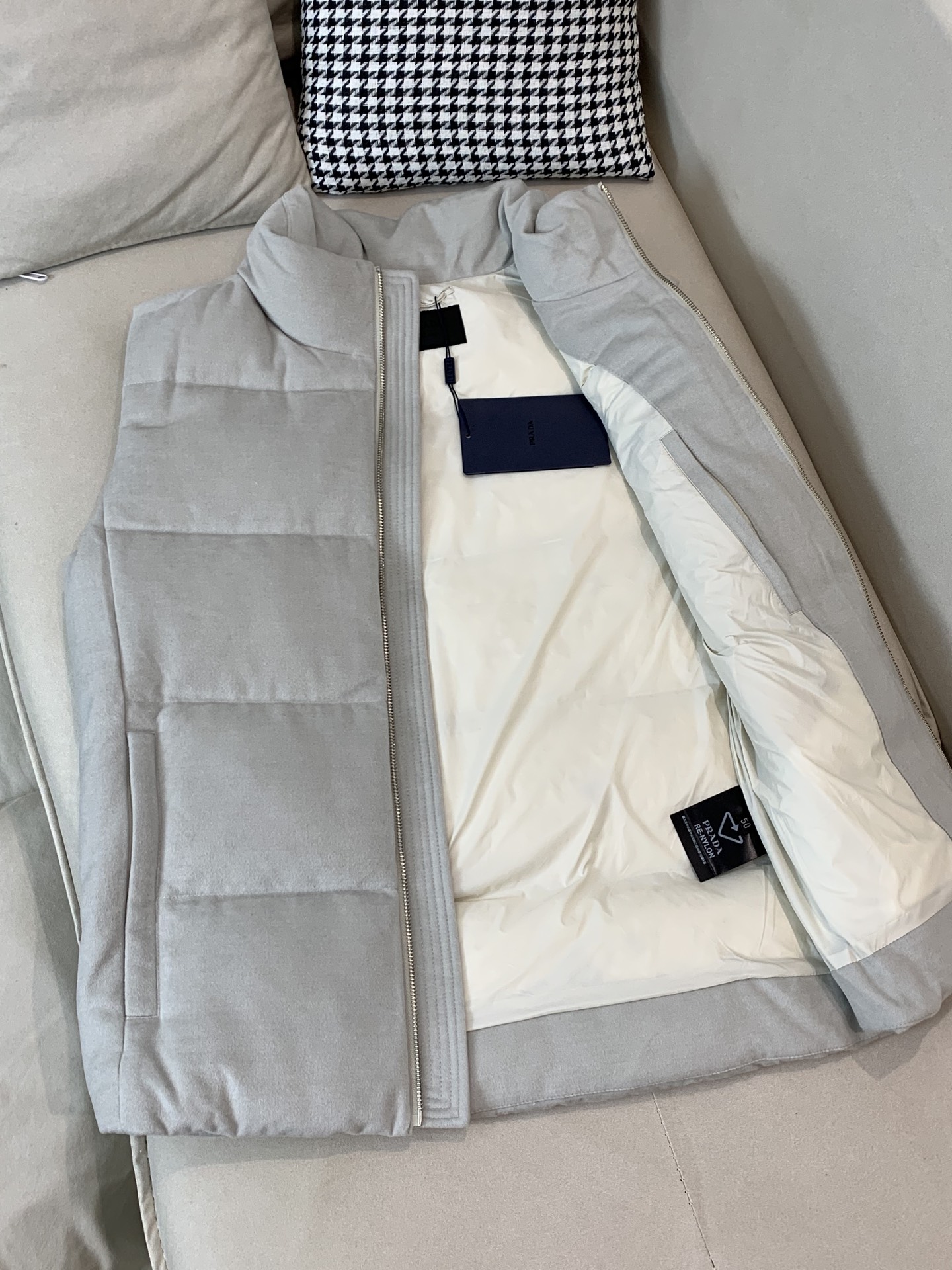 Prada Down Vest White Duck Down Black
