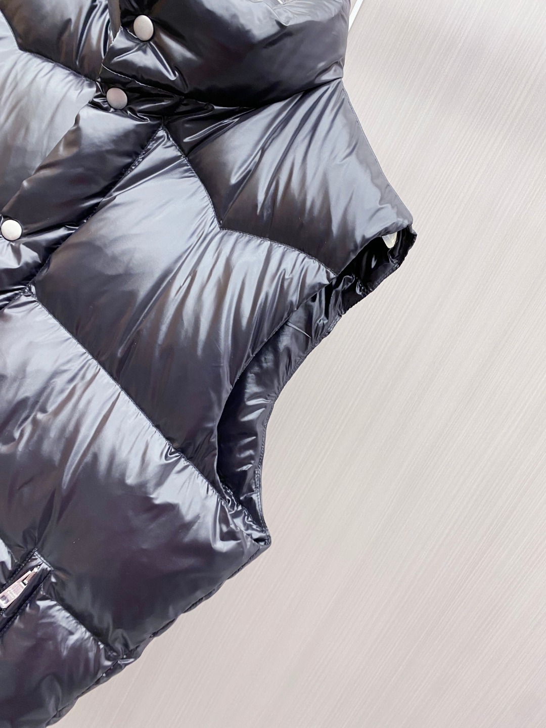 Prada Down Vest White Duck Down 56