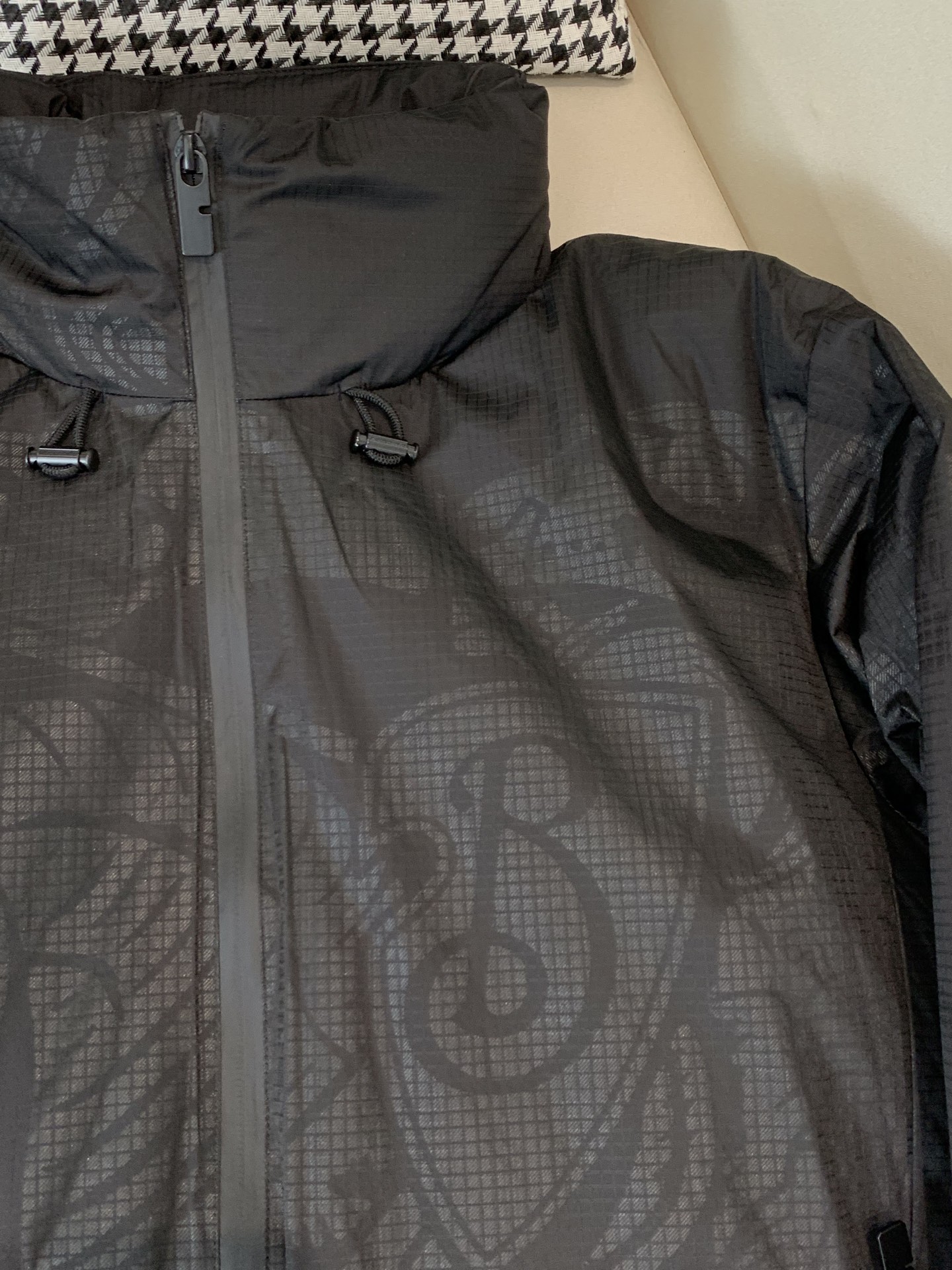 Burberry Male Down Jacket White Duck Down Black Slim Fit