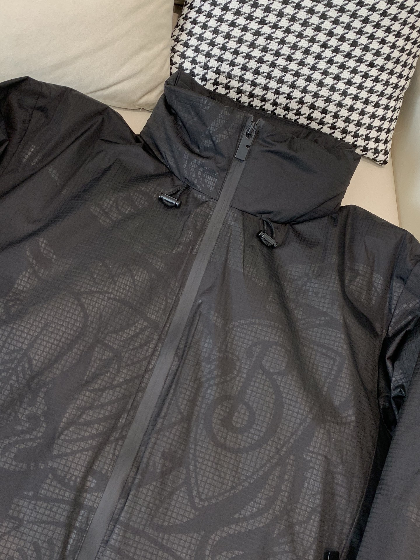 Burberry Male Down Jacket White Duck Down Black Slim Fit