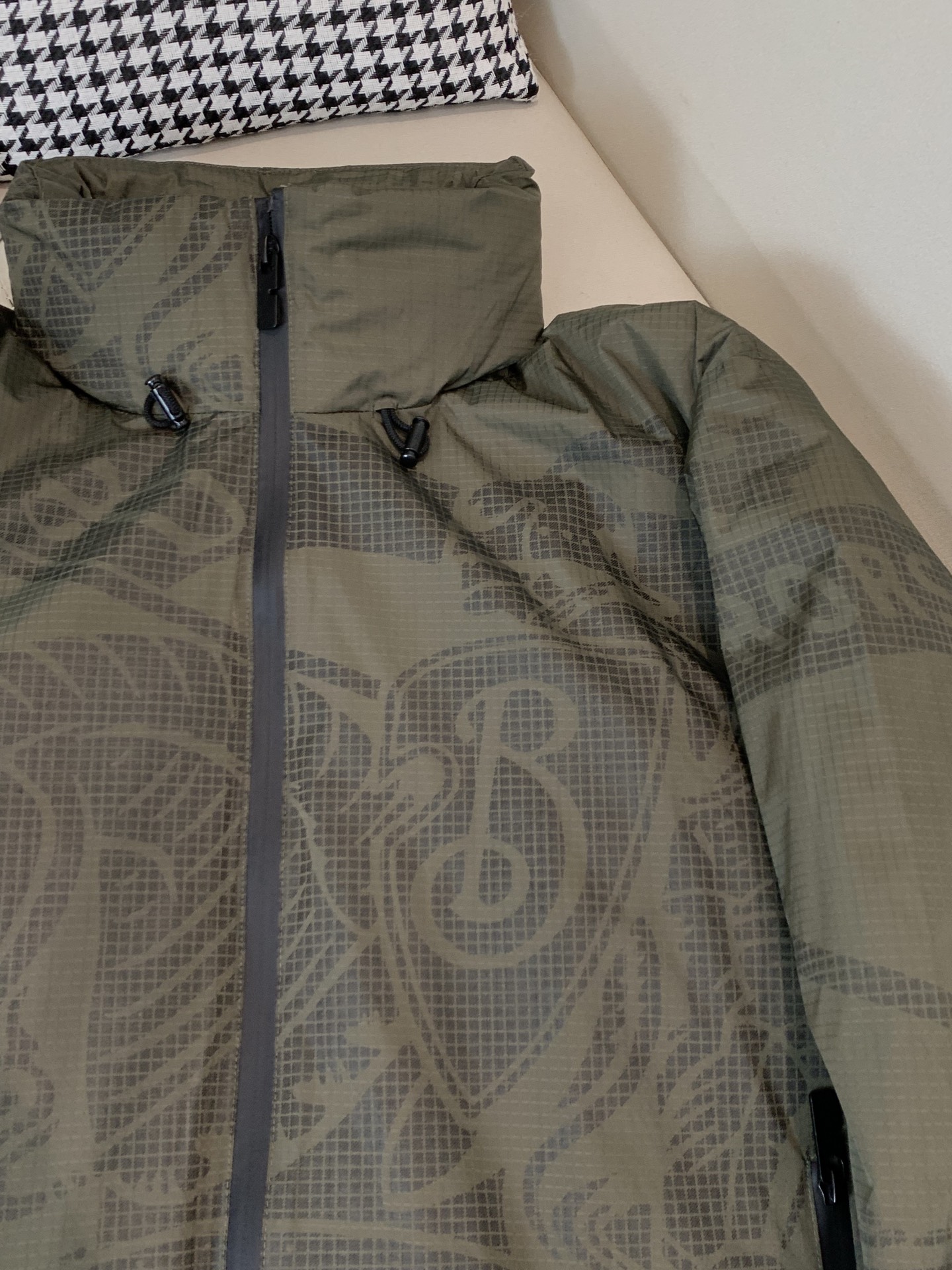 Burberry Male Down Jacket White Duck Down Black Slim Fit