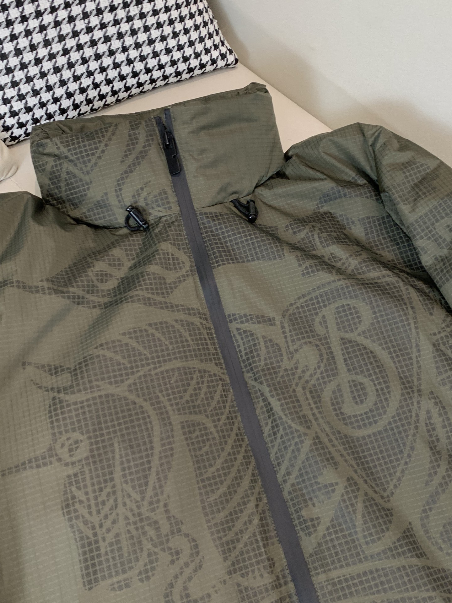 Burberry Male Down Jacket White Duck Down Black Slim Fit