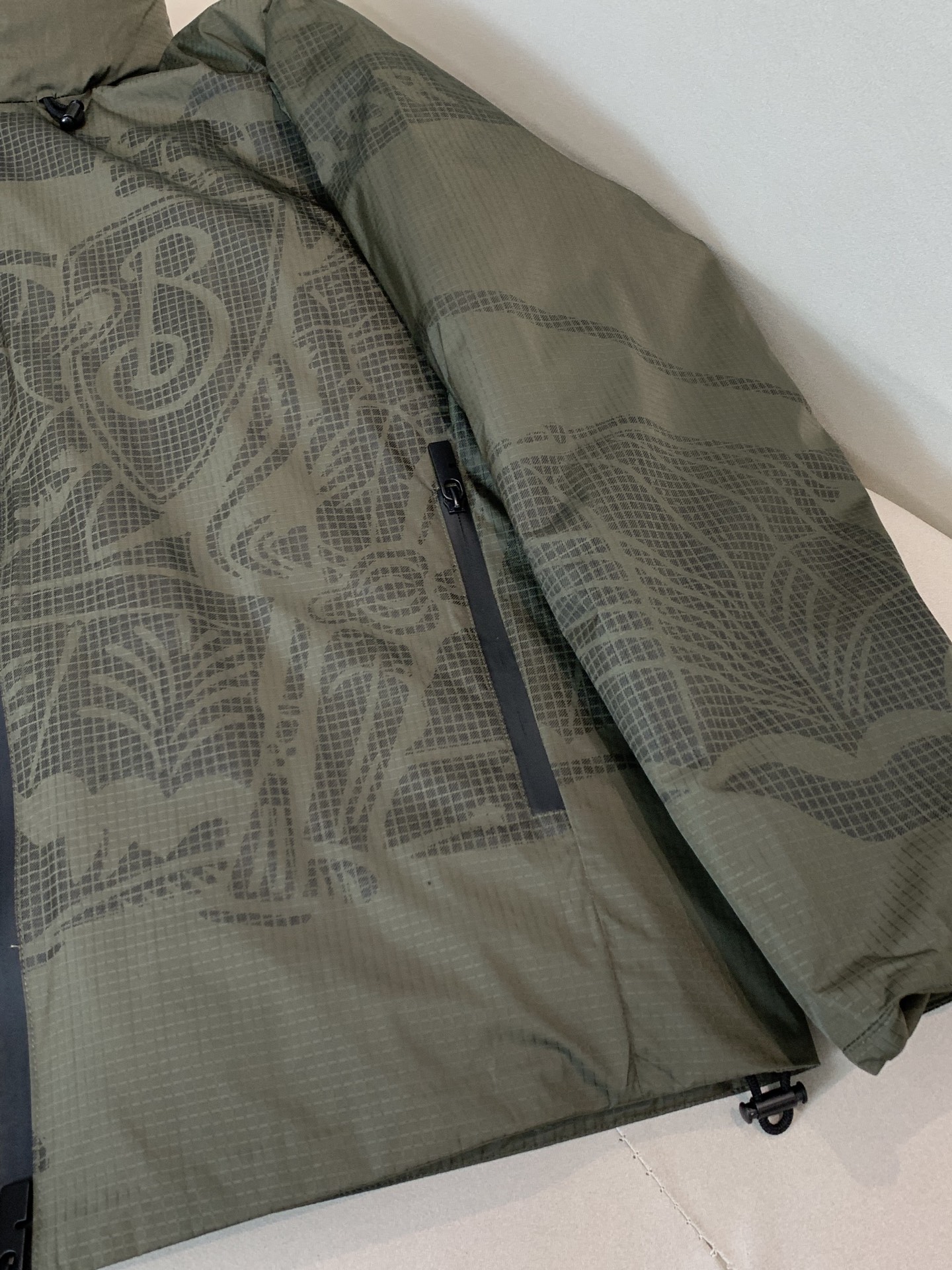 Burberry Male Down Jacket White Duck Down Black Slim Fit