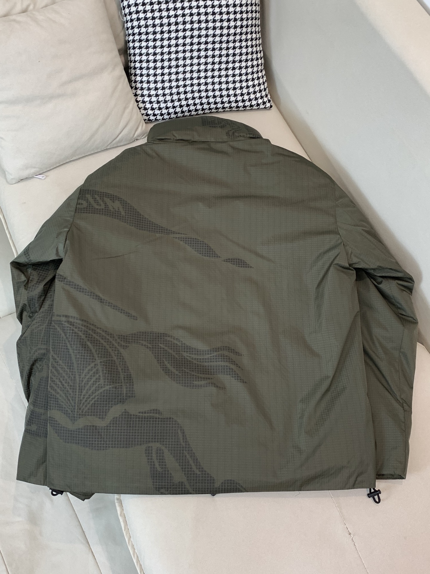 Burberry Male Down Jacket White Duck Down Black Slim Fit