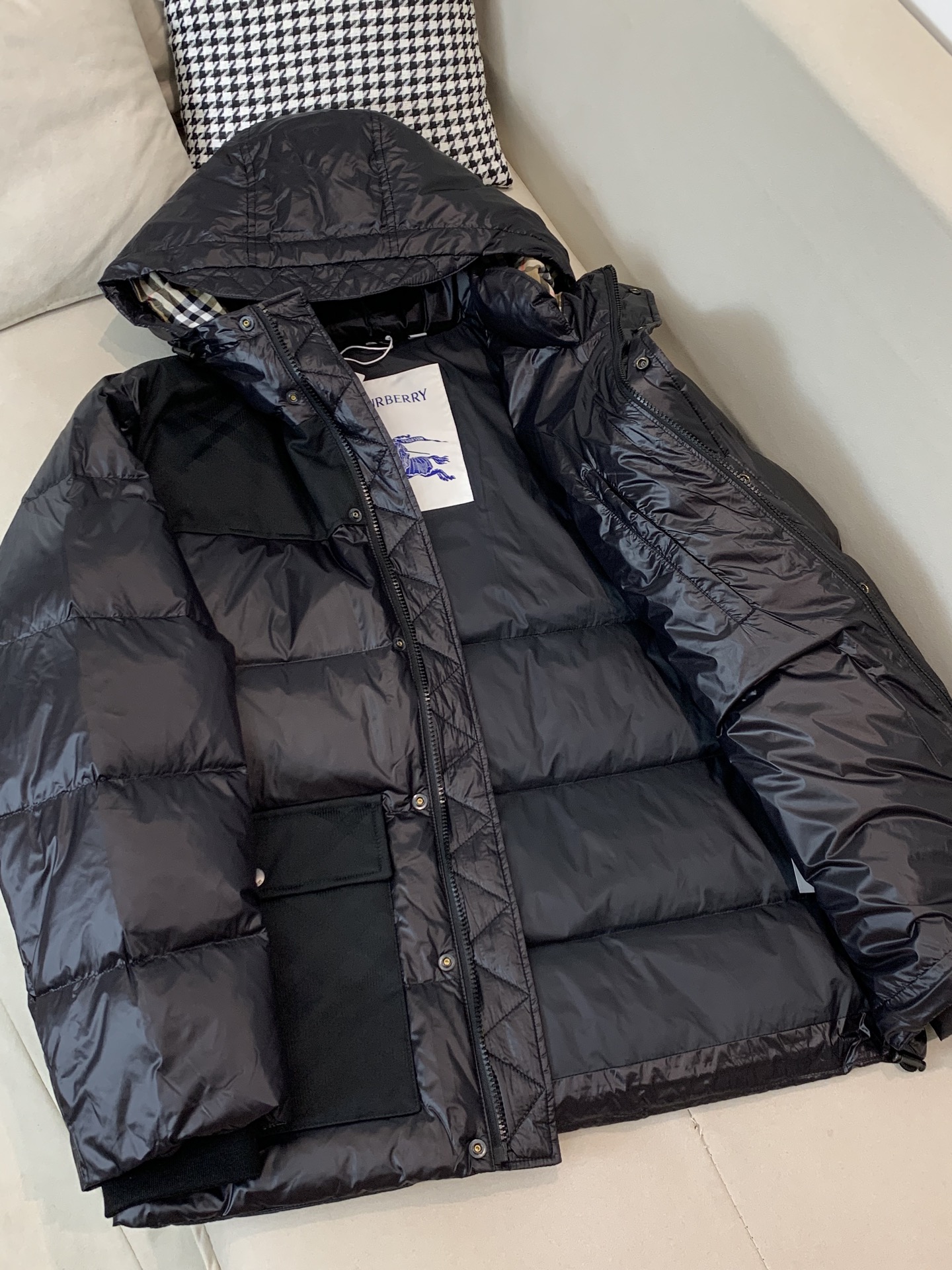 Burberry Male Down Jacket White Duck Down Black Hooded