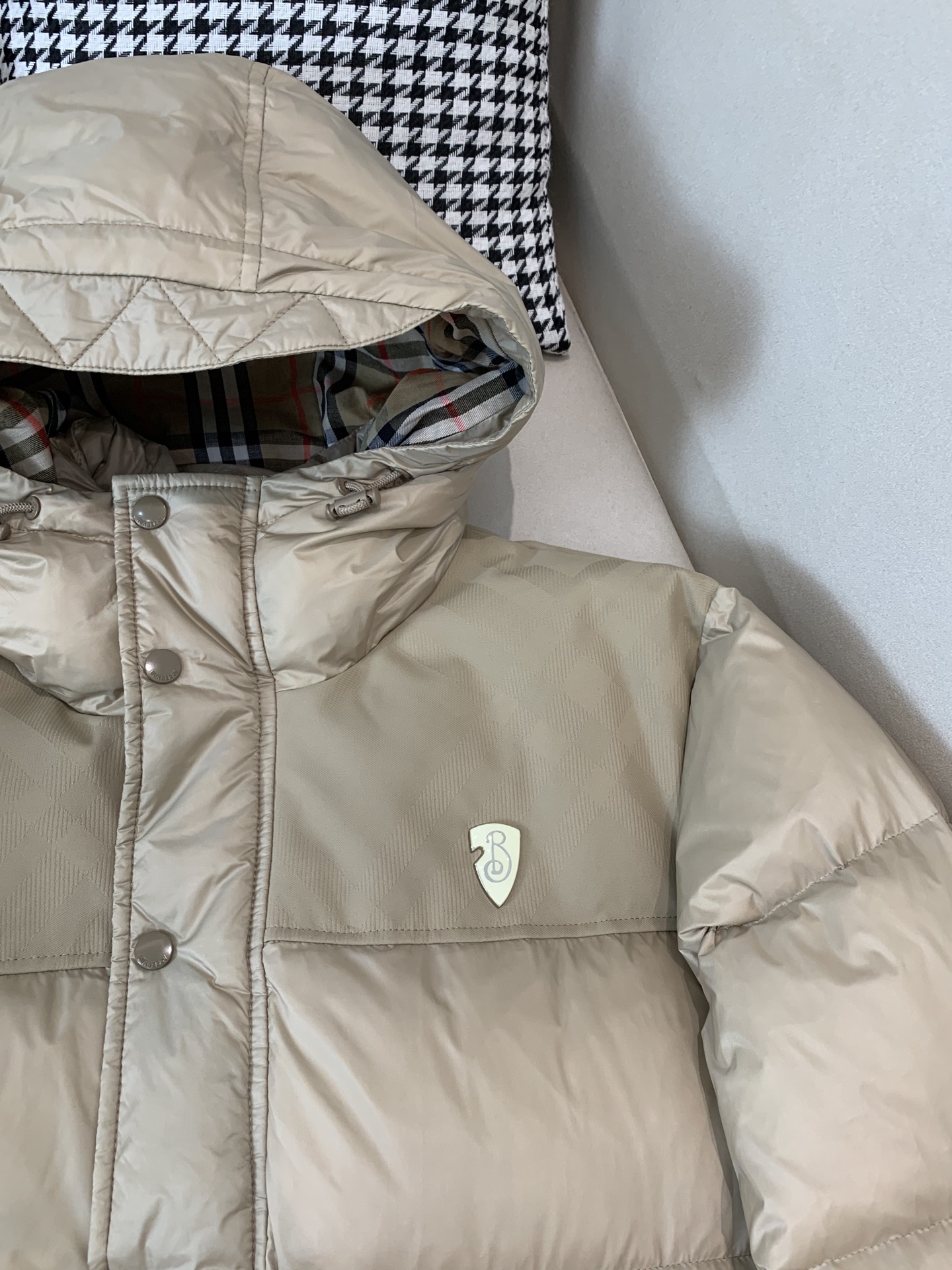 Burberry Male Down Jacket White Duck Down Black Hooded