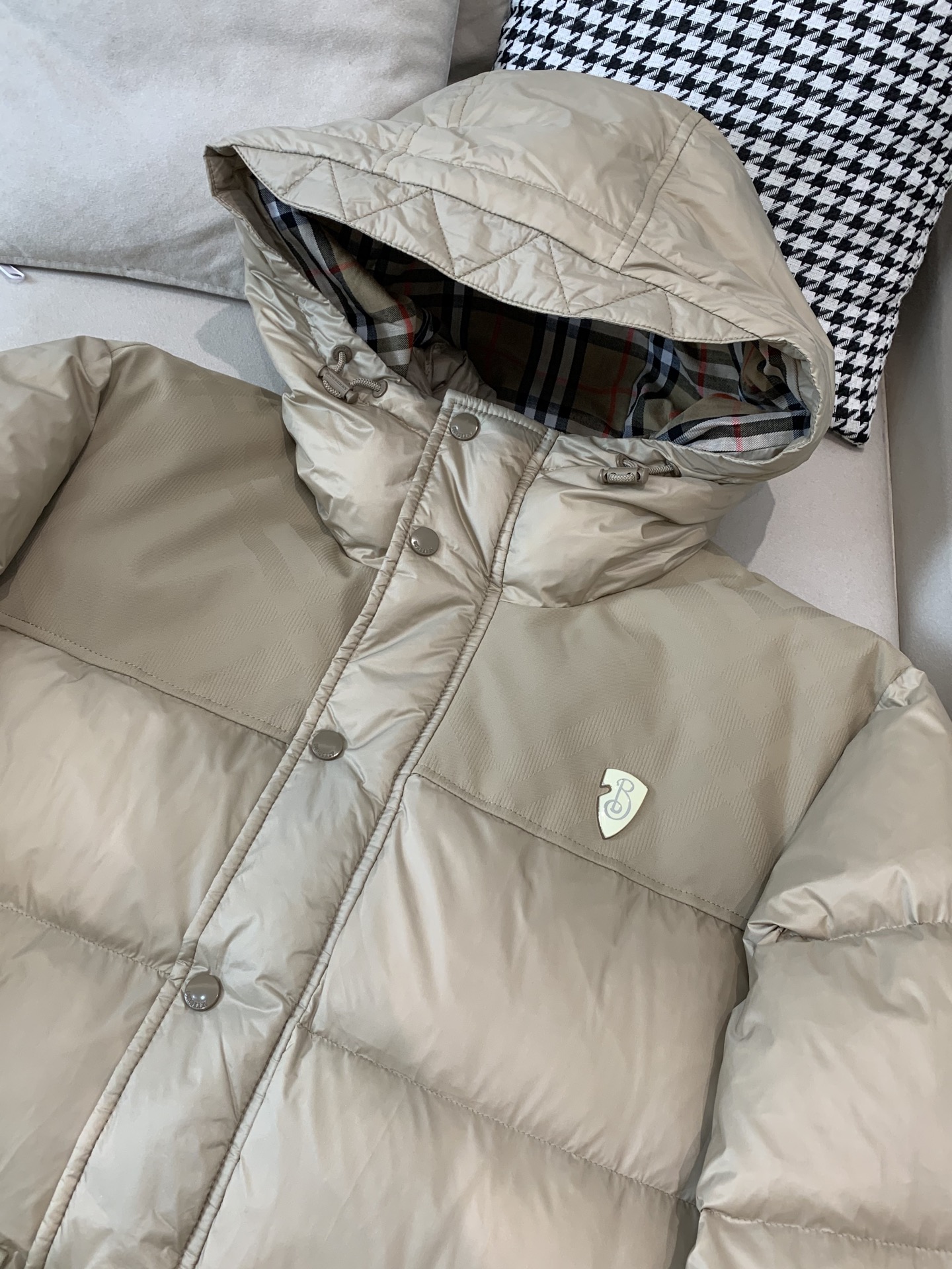 Burberry Male Down Jacket White Duck Down Black Hooded