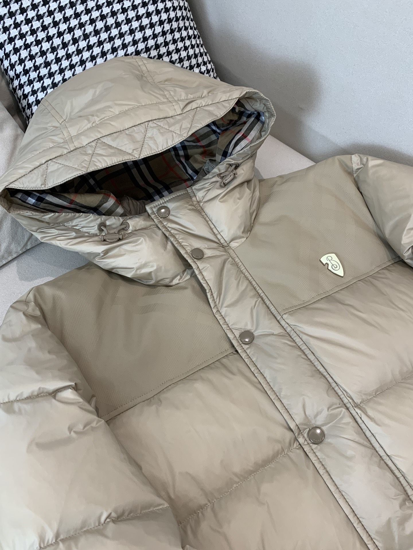 Burberry Male Down Jacket White Duck Down Black Hooded