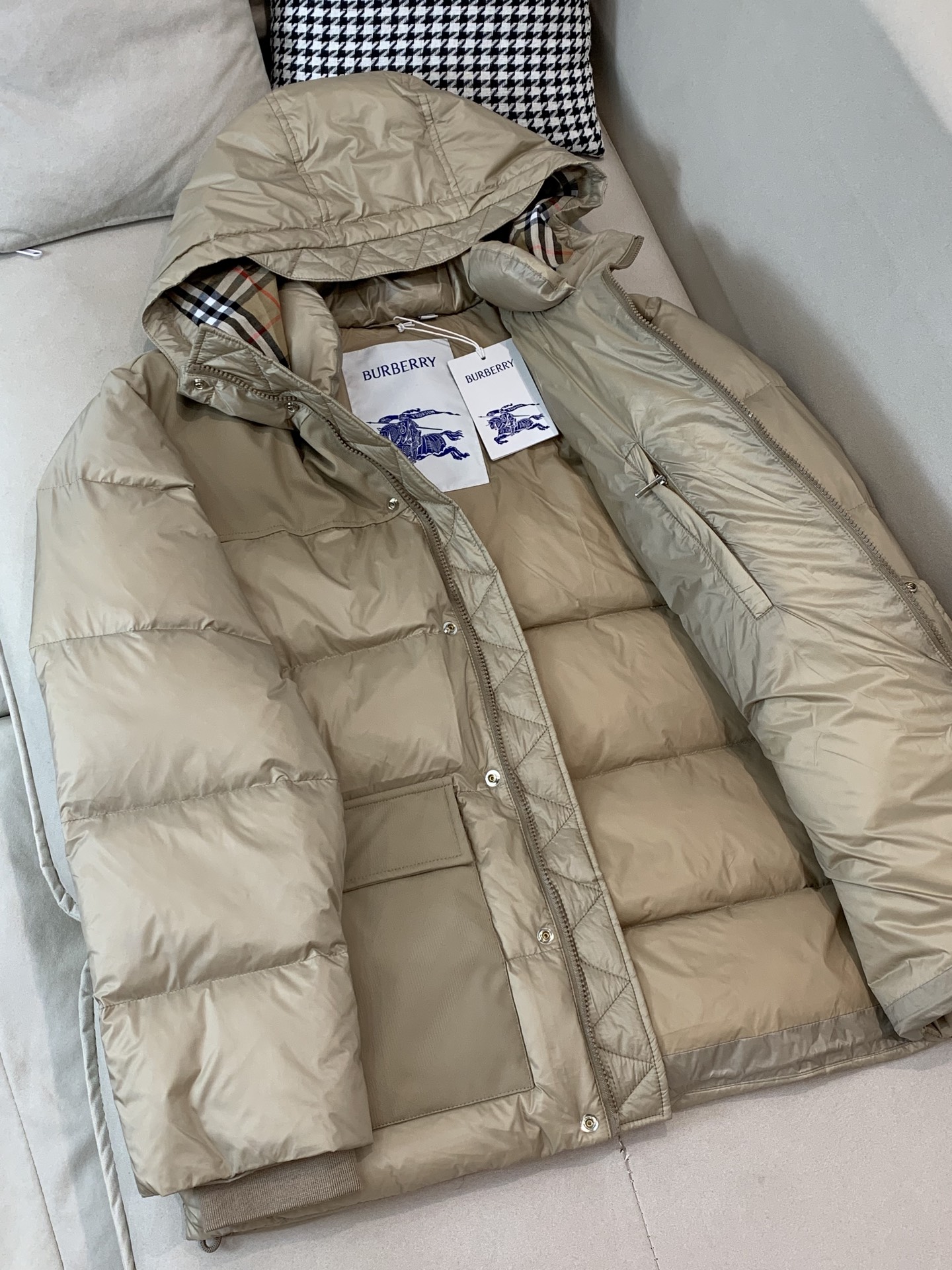 Burberry Male Down Jacket White Duck Down Black Hooded
