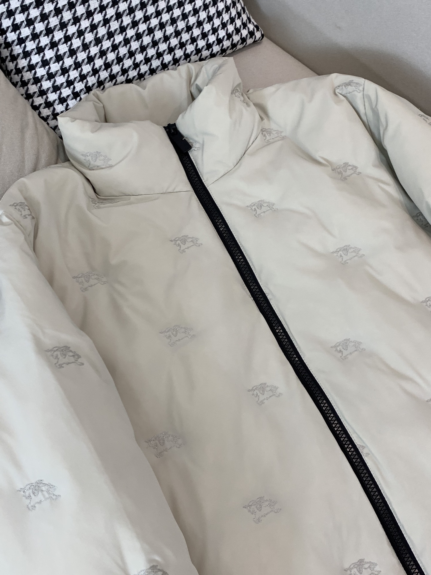 Burberry Male Down Jacket White Duck Down Black Slim Fit