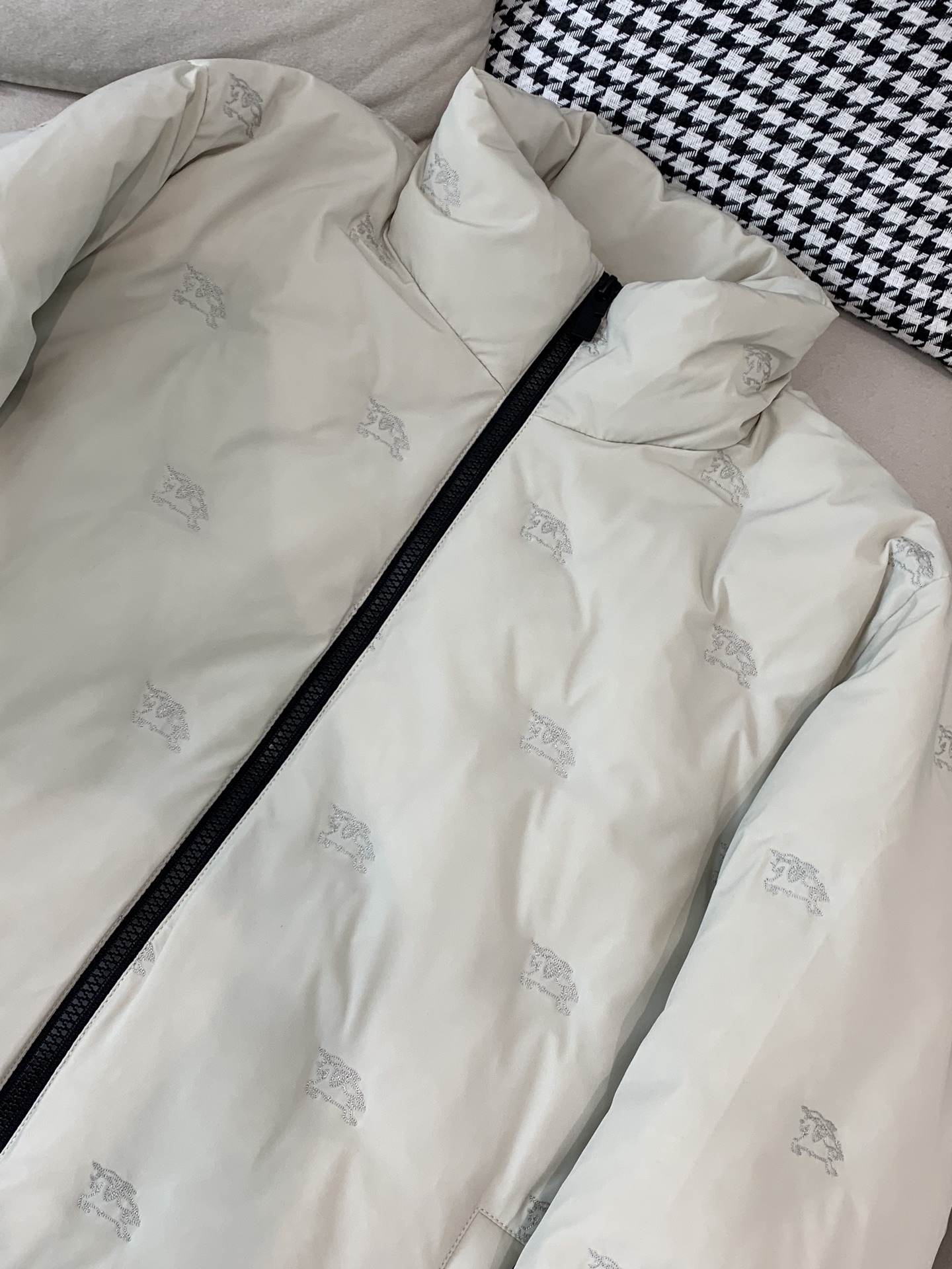 Burberry Male Down Jacket White Duck Down Black Slim Fit
