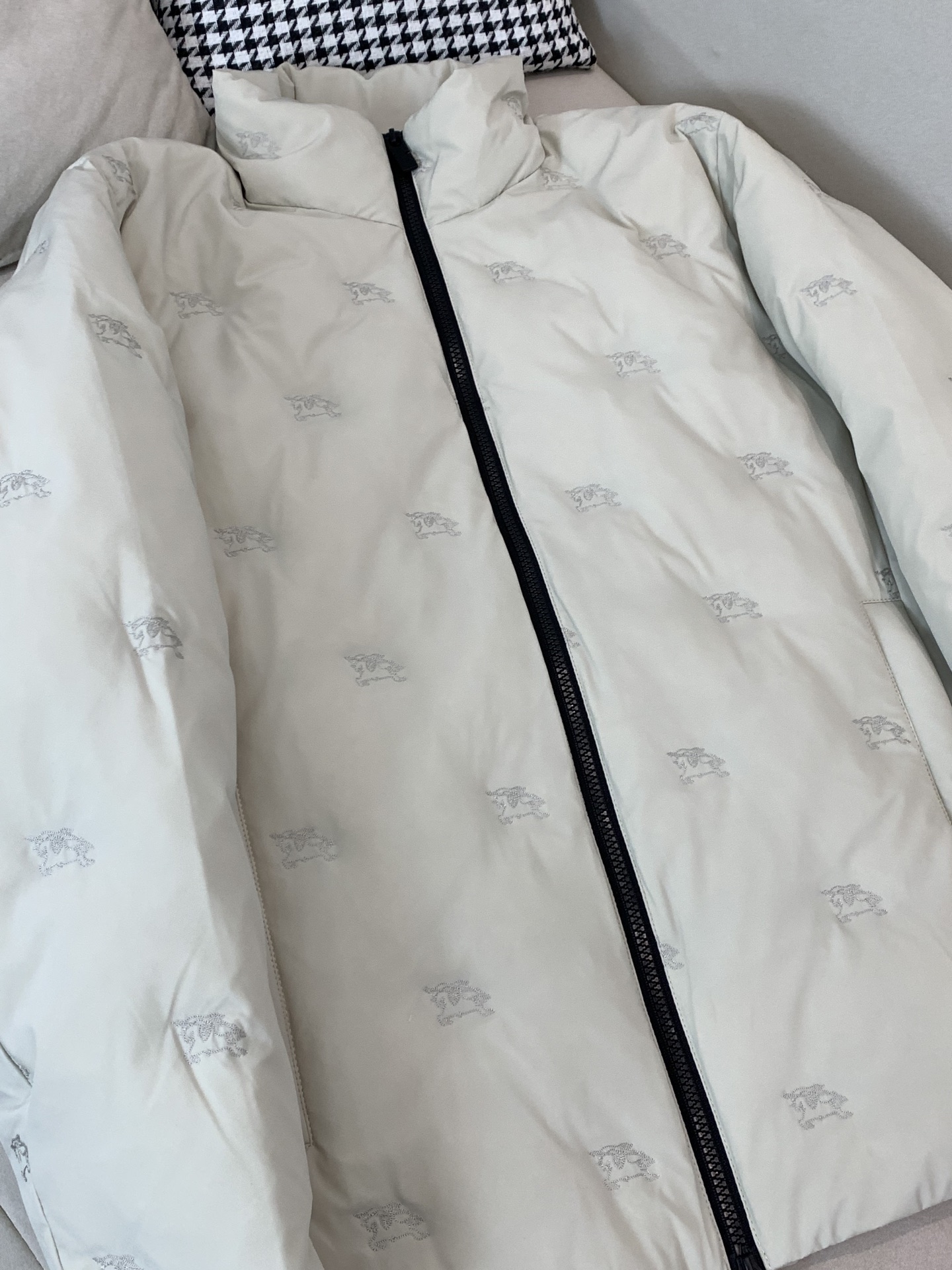 Burberry Male Down Jacket White Duck Down Black Slim Fit