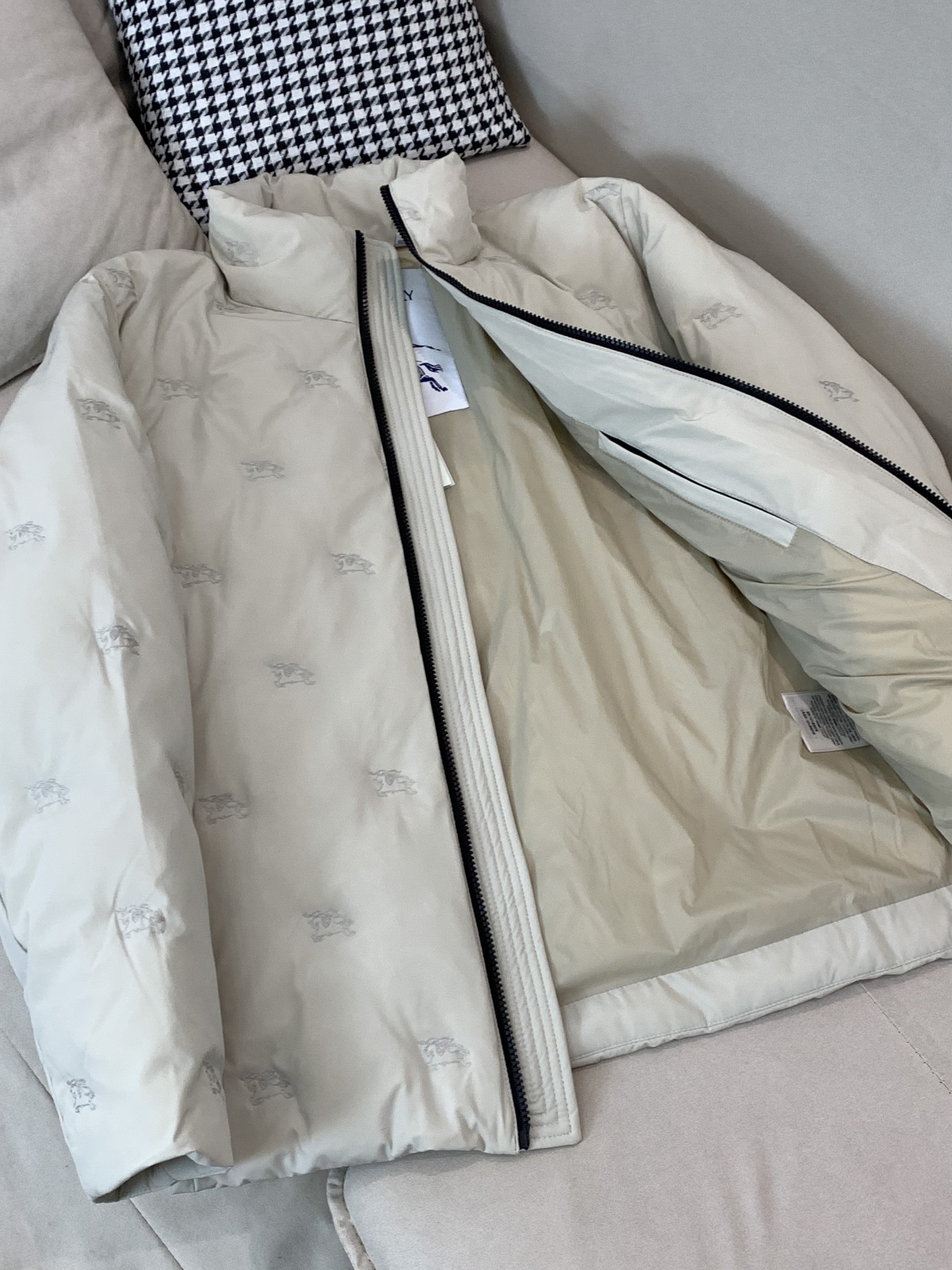 Burberry Male Down Jacket White Duck Down Black Slim Fit