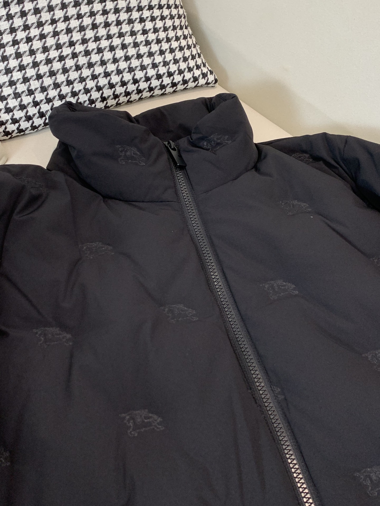Burberry Male Down Jacket White Duck Down Black Slim Fit