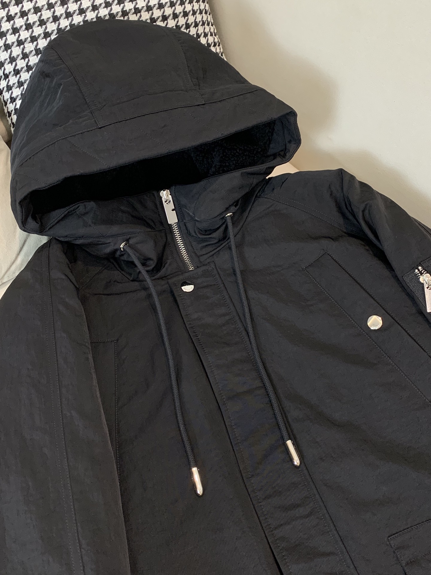 Burberry Male Down Jacket White Duck Down Black Hooded