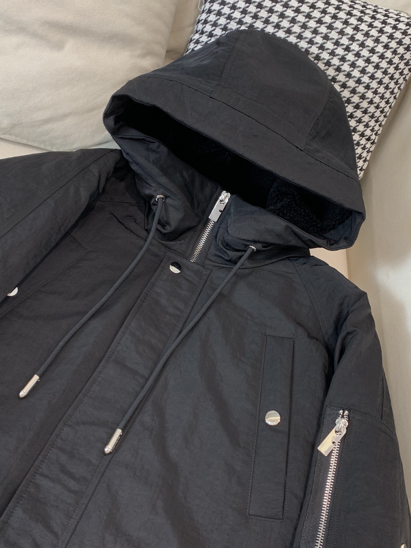 Burberry Male Down Jacket White Duck Down Black Hooded