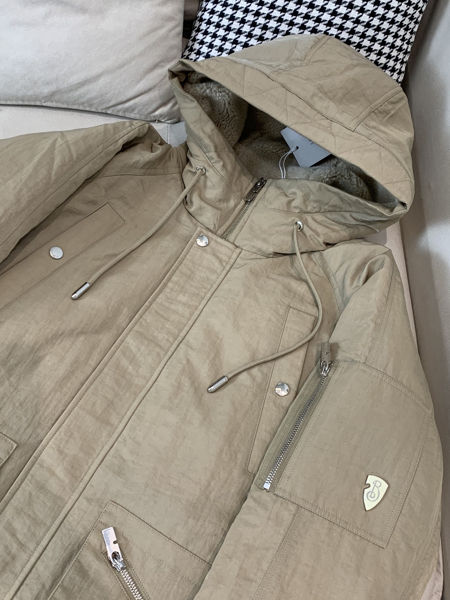 Burberry Male Down Jacket White Duck Down Black Hooded