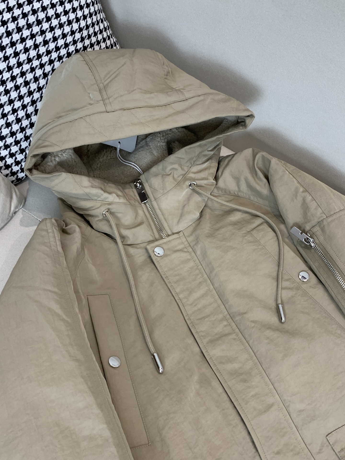 Burberry Male Down Jacket White Duck Down Black Hooded