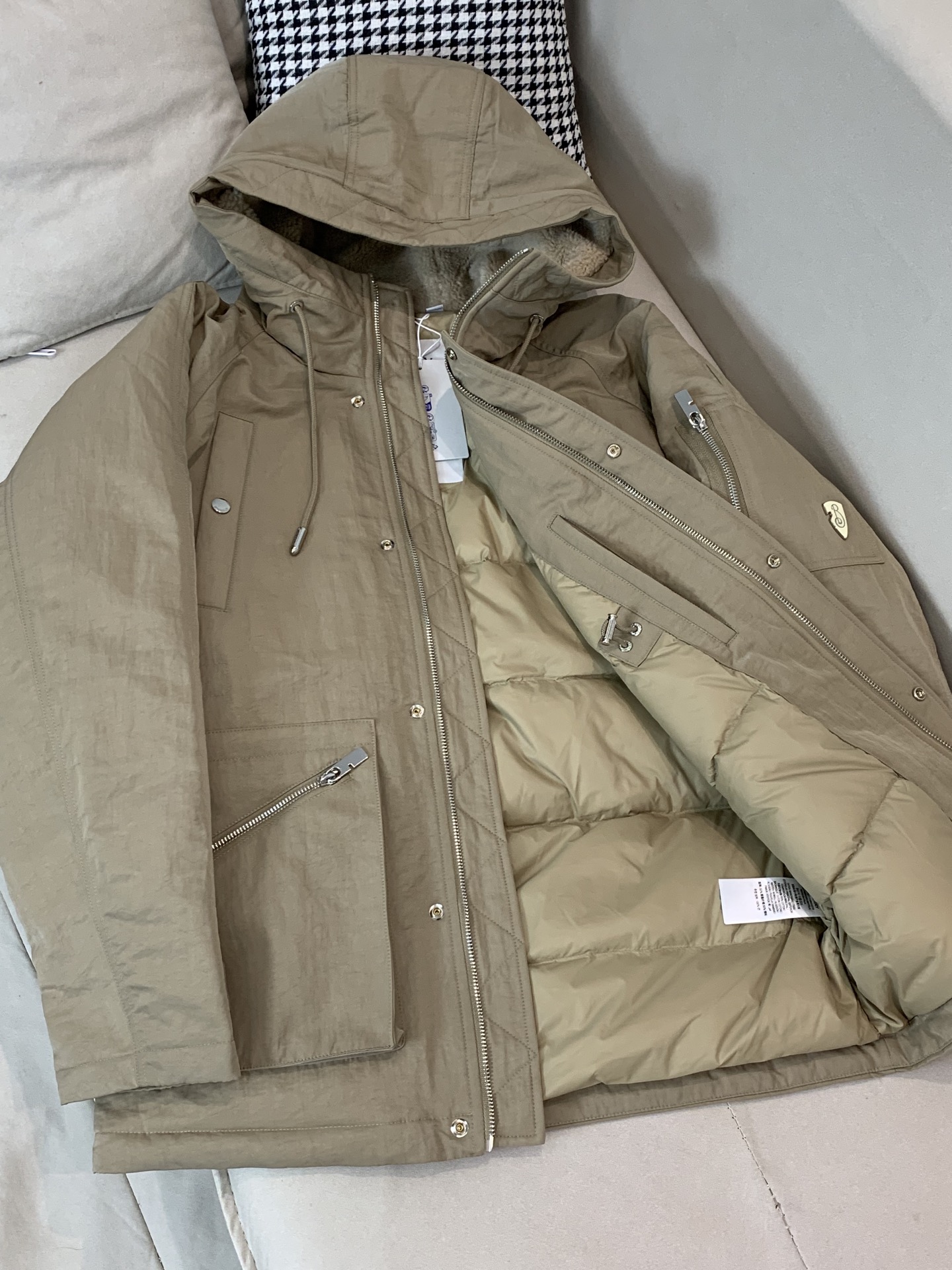Burberry Male Down Jacket White Duck Down Black Hooded