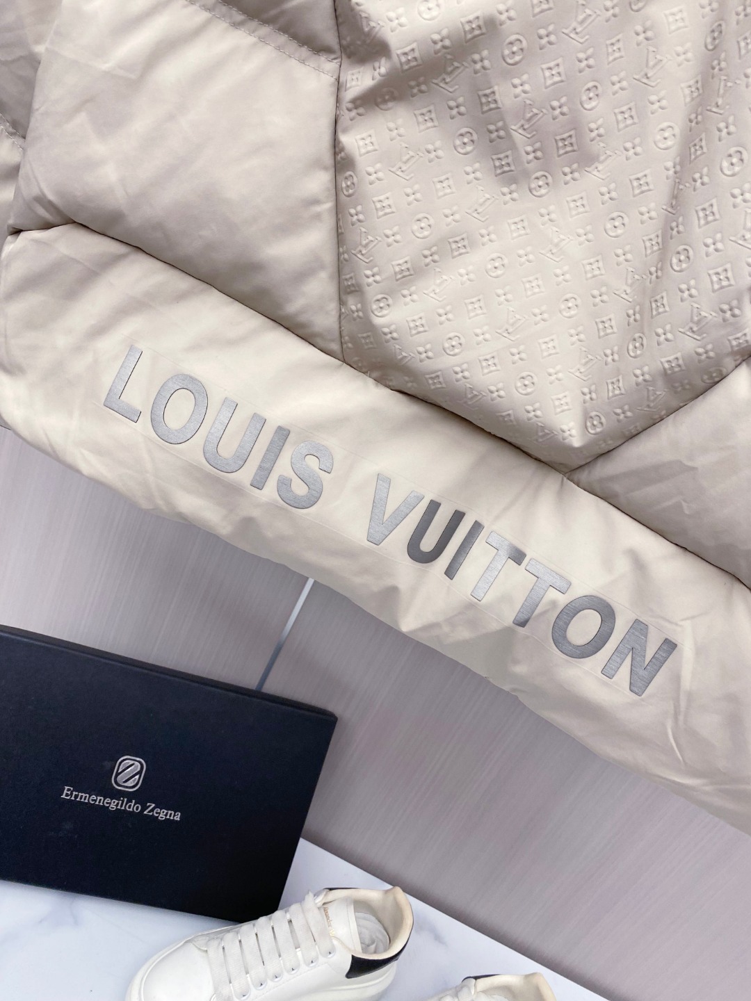 Louis Vuitton Down Jacket Black Hooded S-l